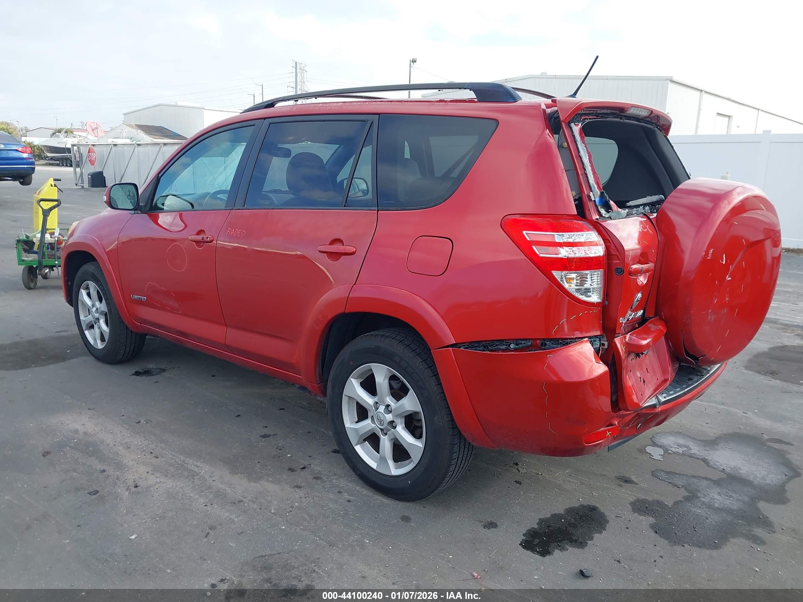 TOYOTA RAV4 image 3