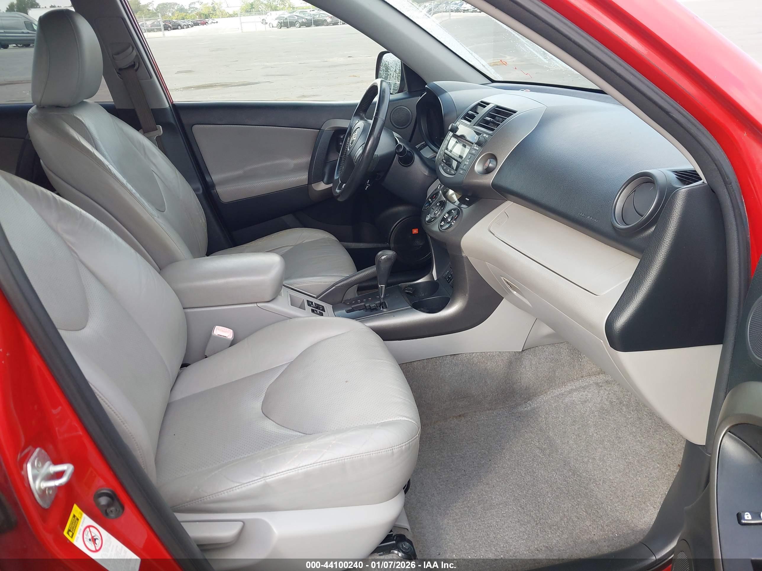 TOYOTA RAV4 image 5