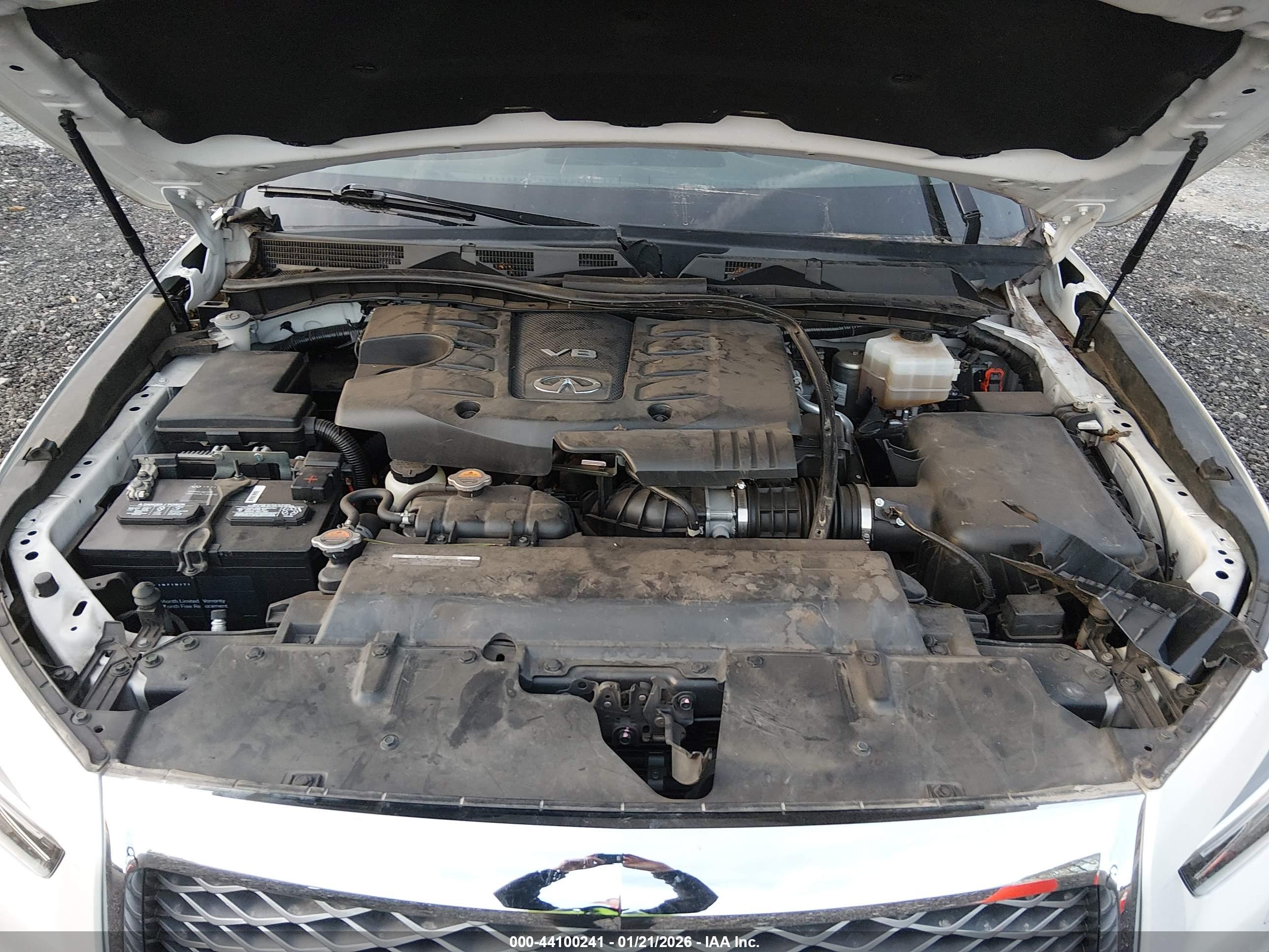 INFINITI QX80 image 10