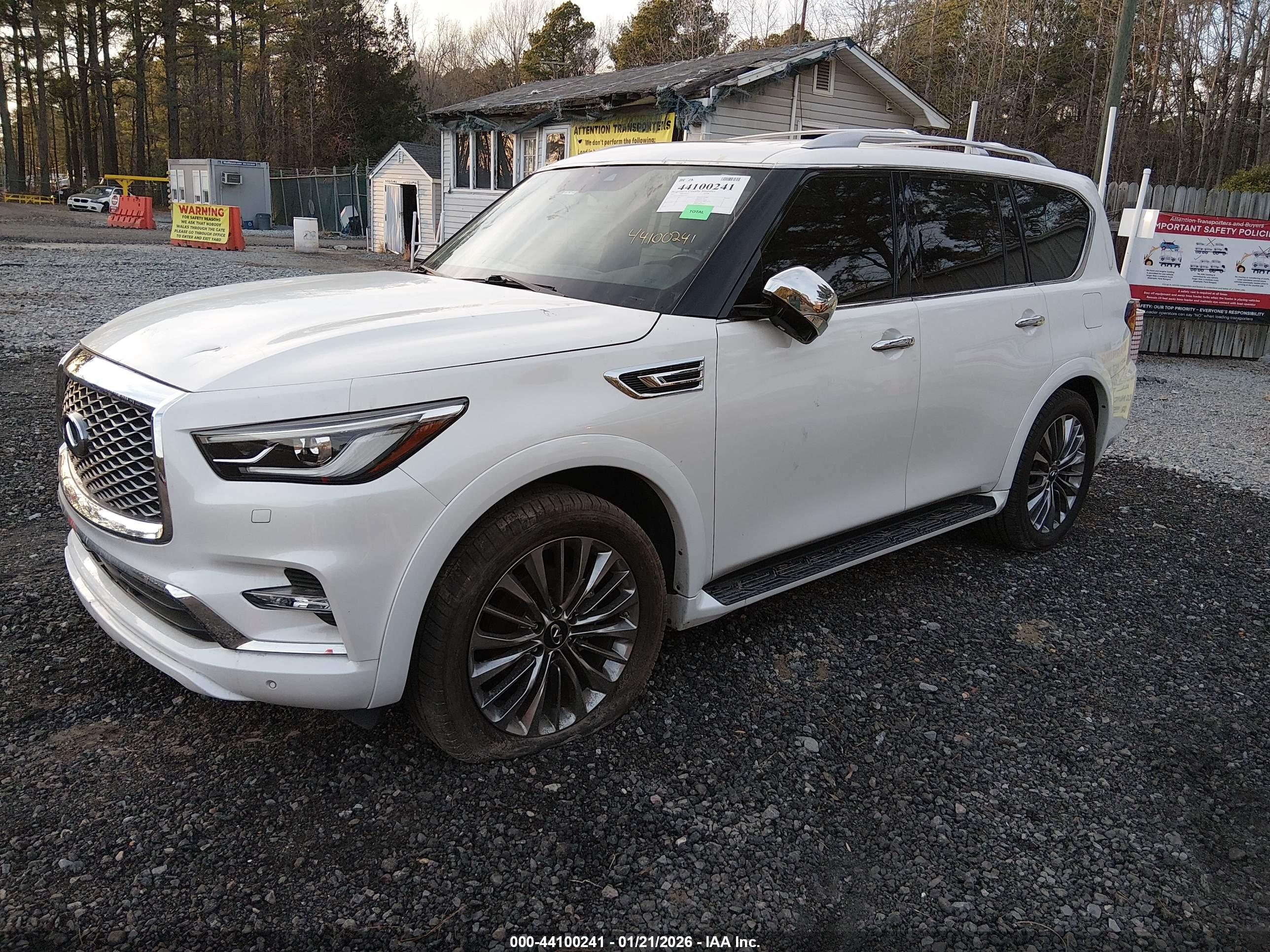 INFINITI QX80 image 2