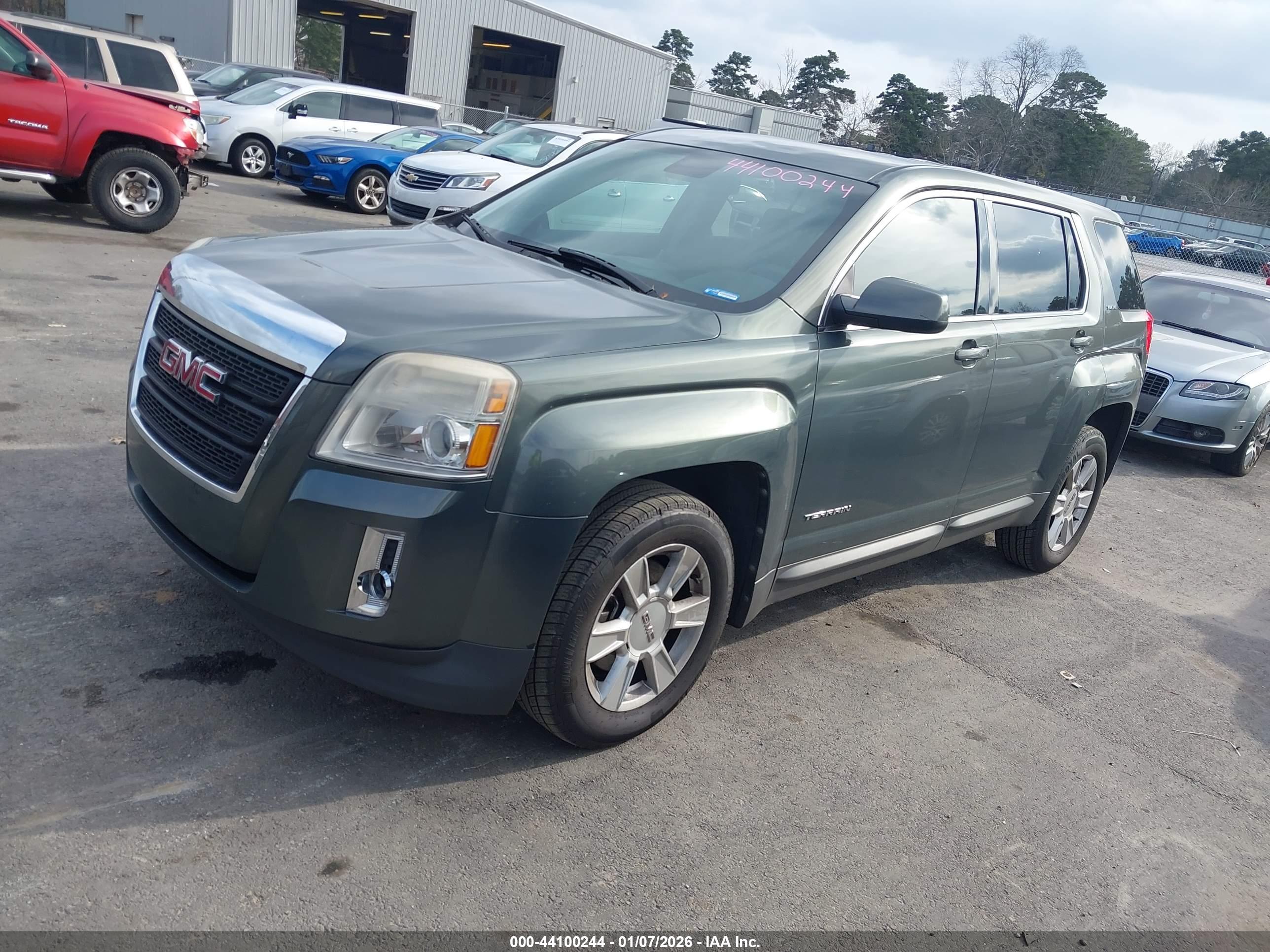 GMC TERRAIN image 2