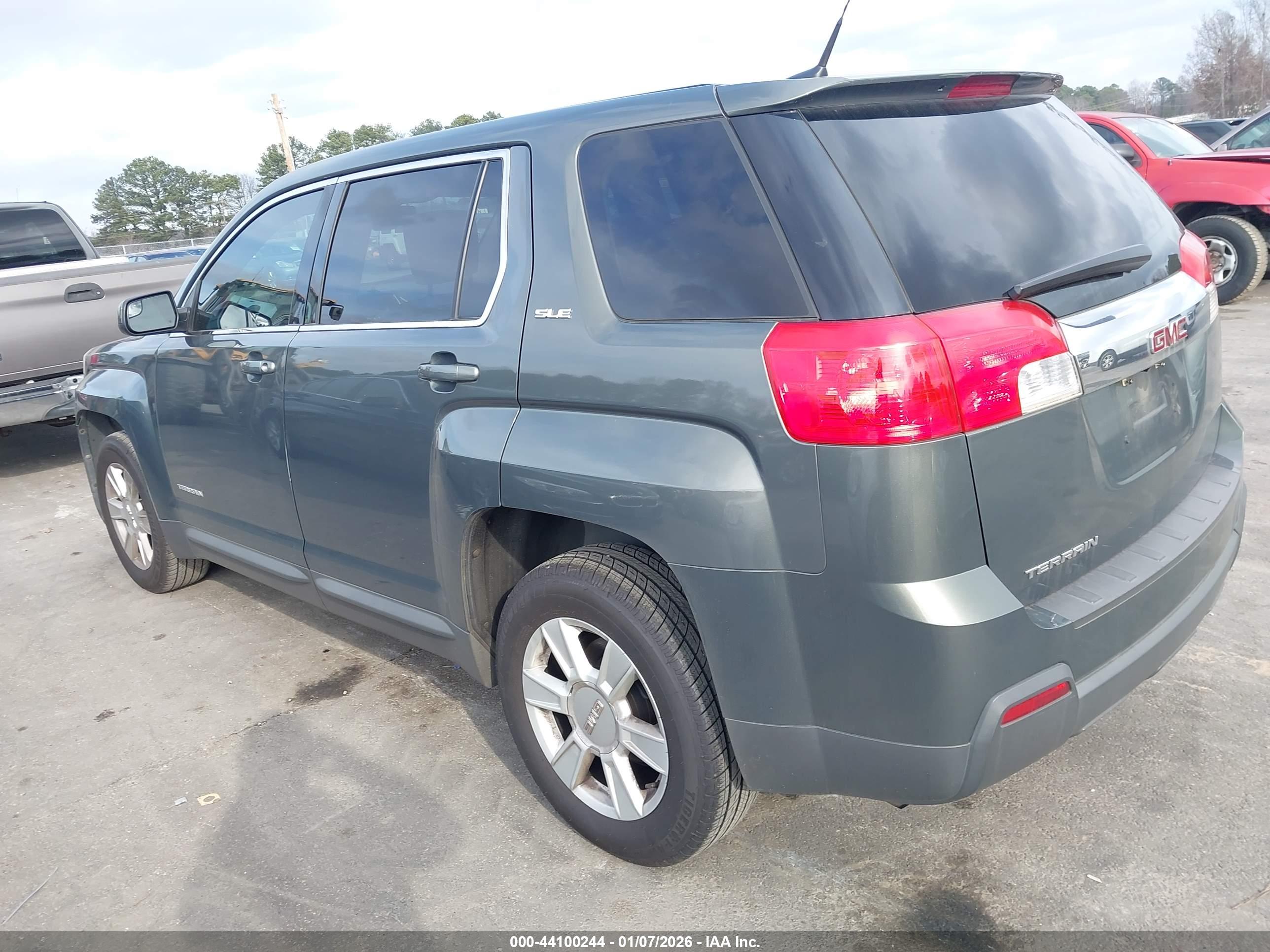 GMC TERRAIN image 3
