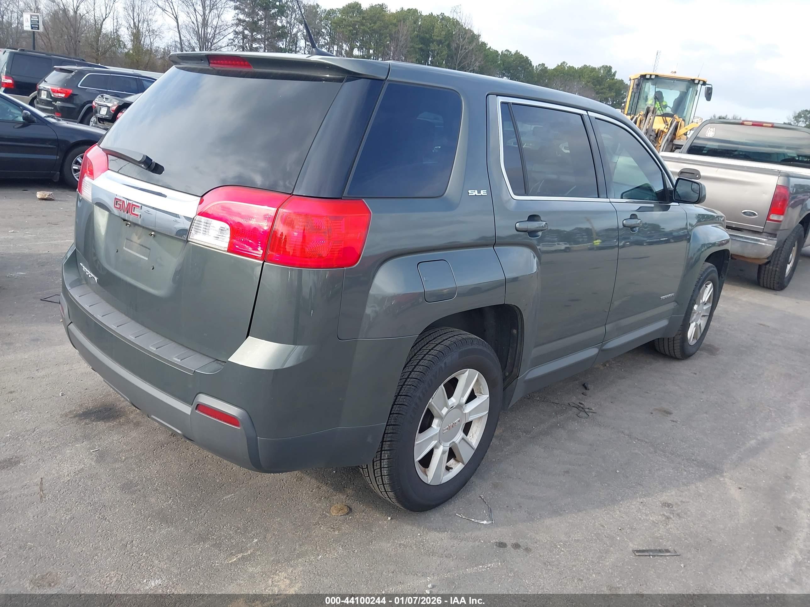 GMC TERRAIN image 4