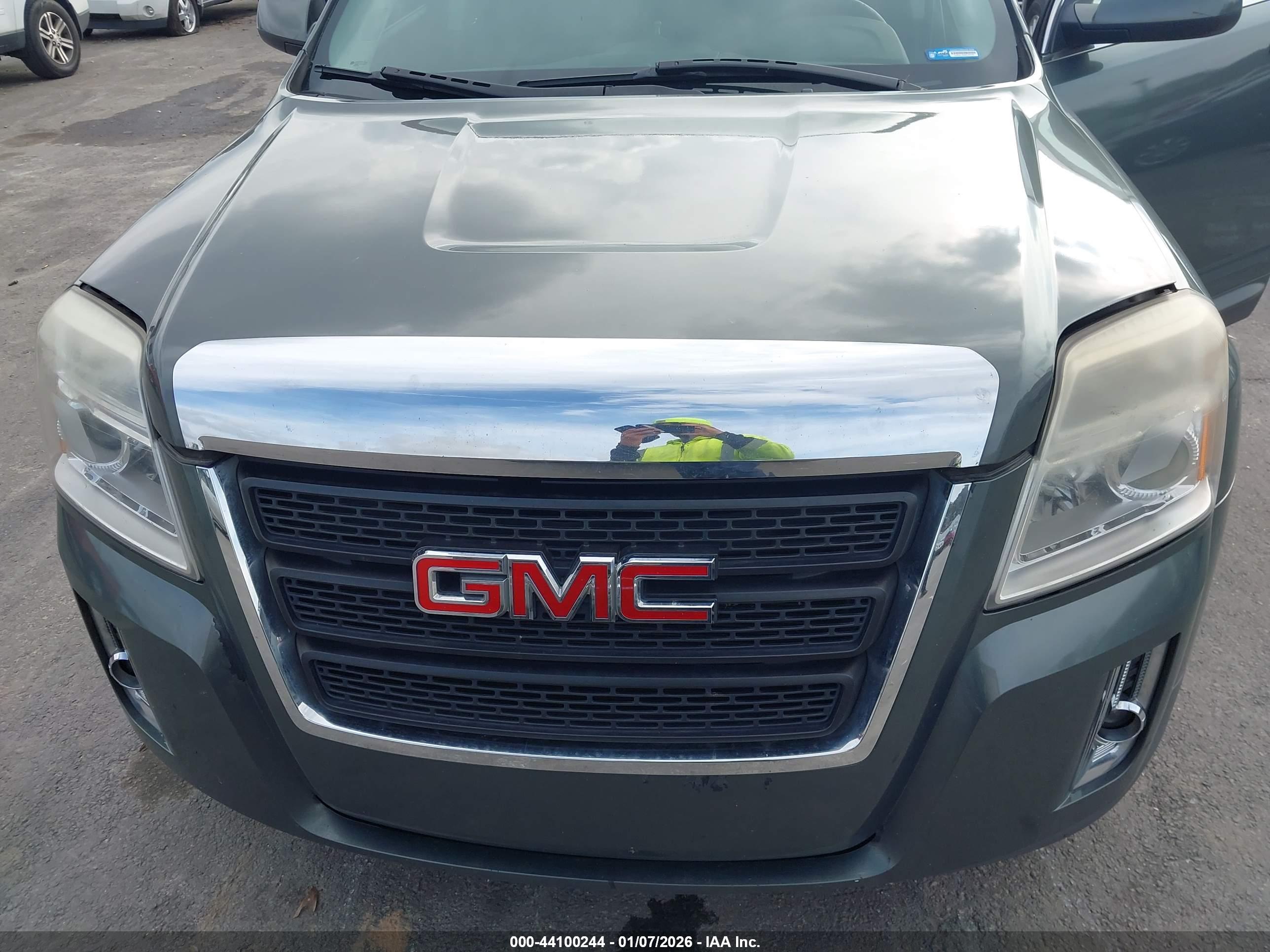 GMC TERRAIN image 6