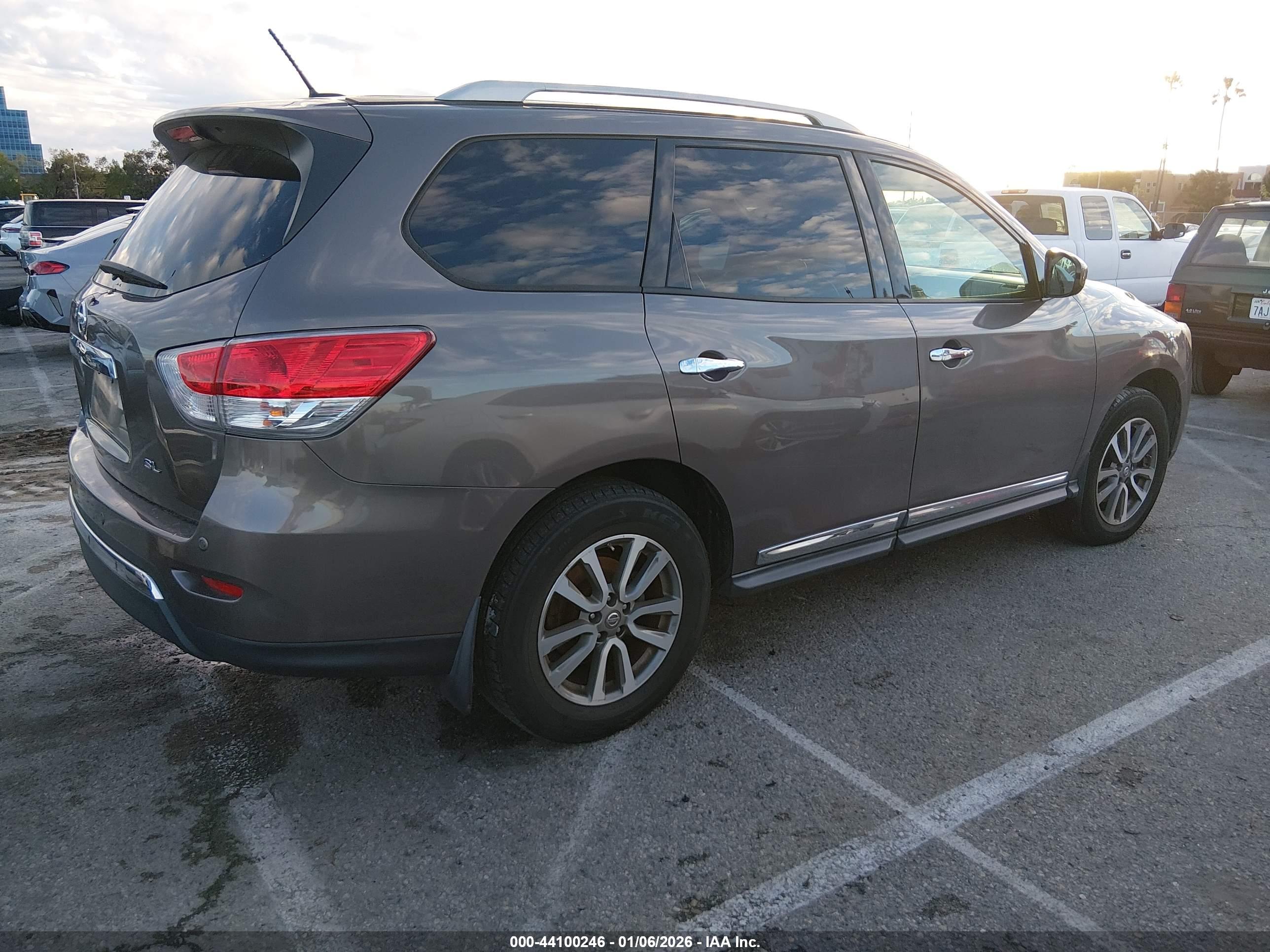 NISSAN PATHFINDER image 4
