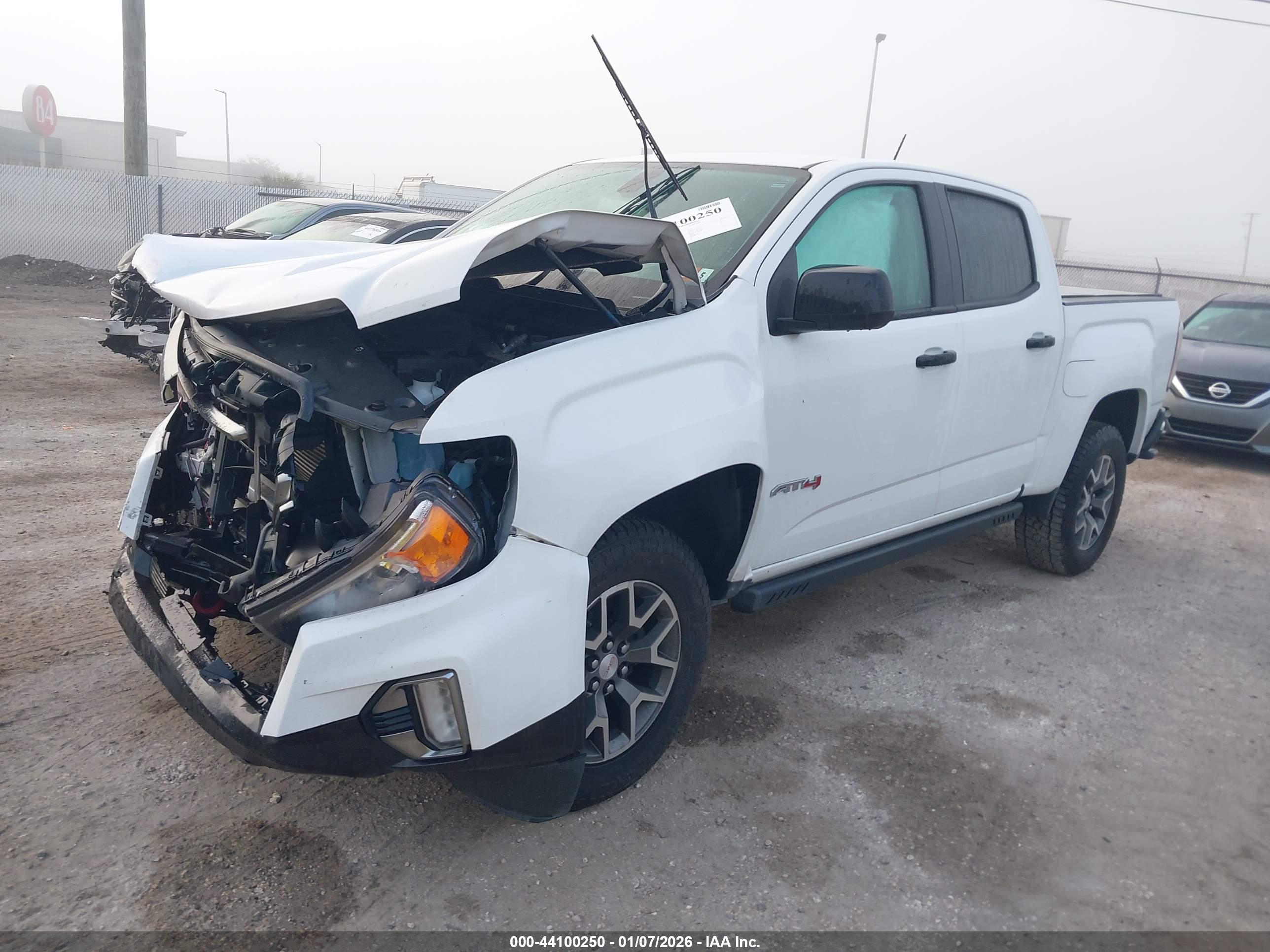GMC CANYON image 2