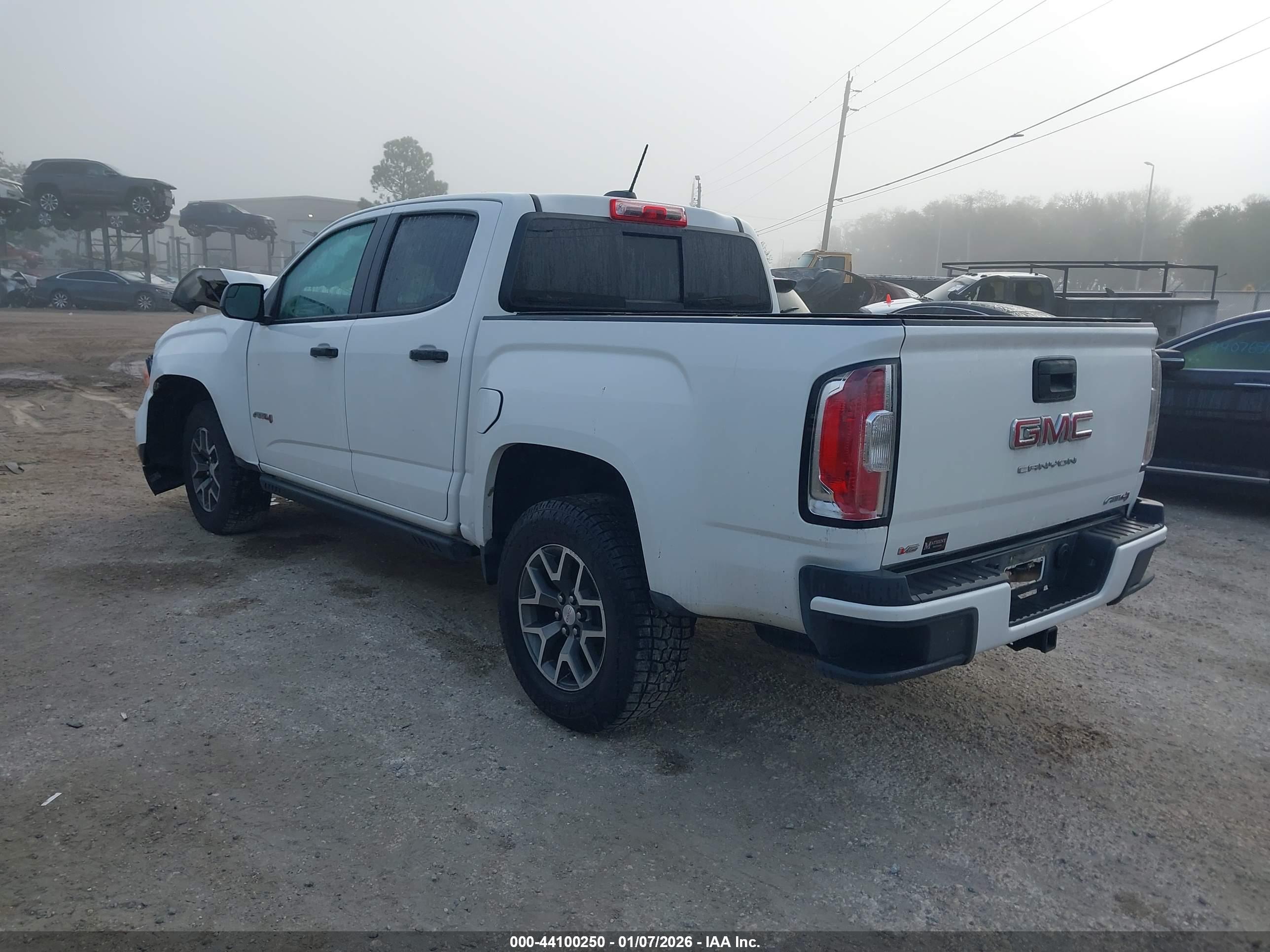 GMC CANYON image 3