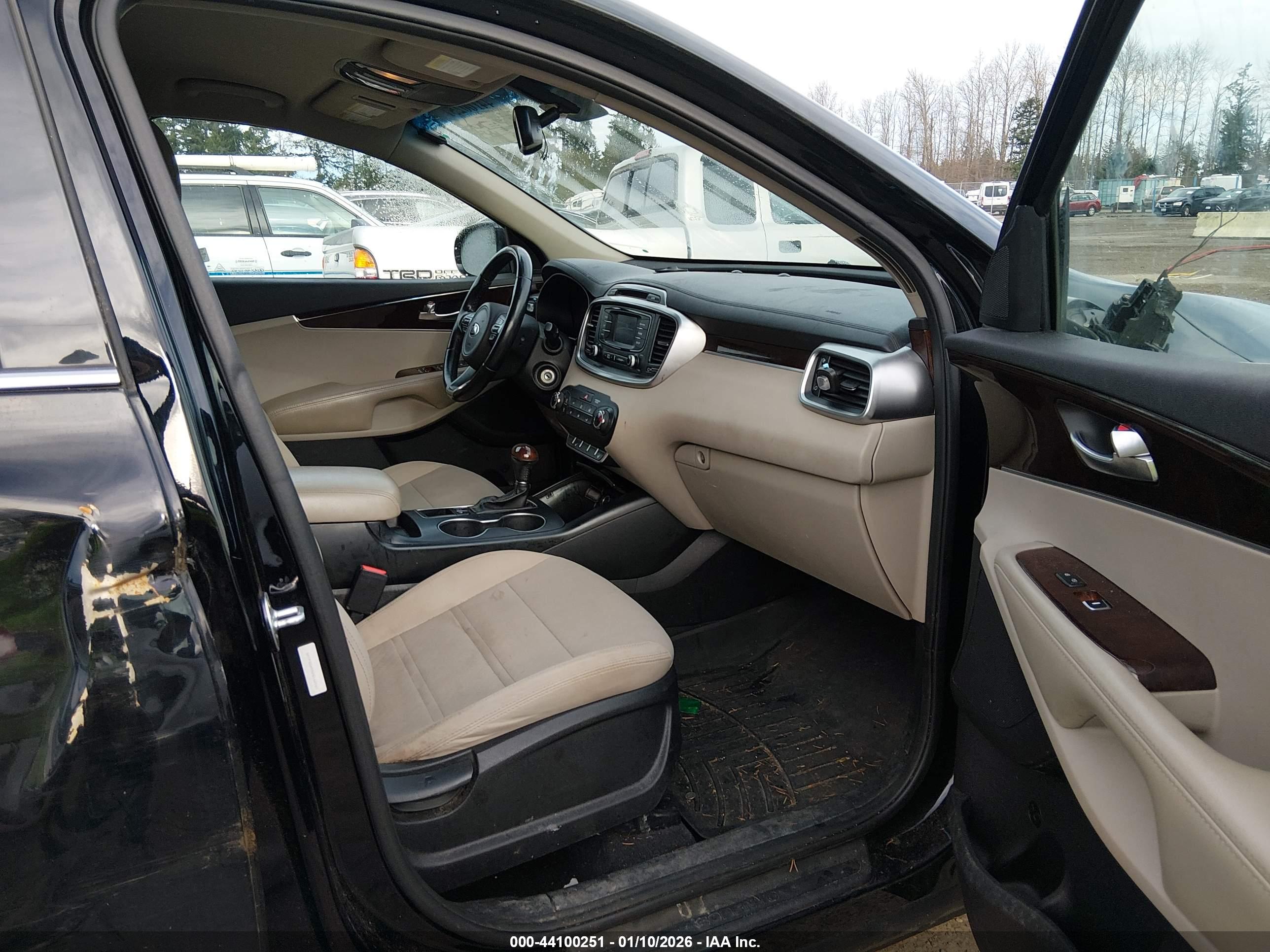 KIA SORENTO image 5