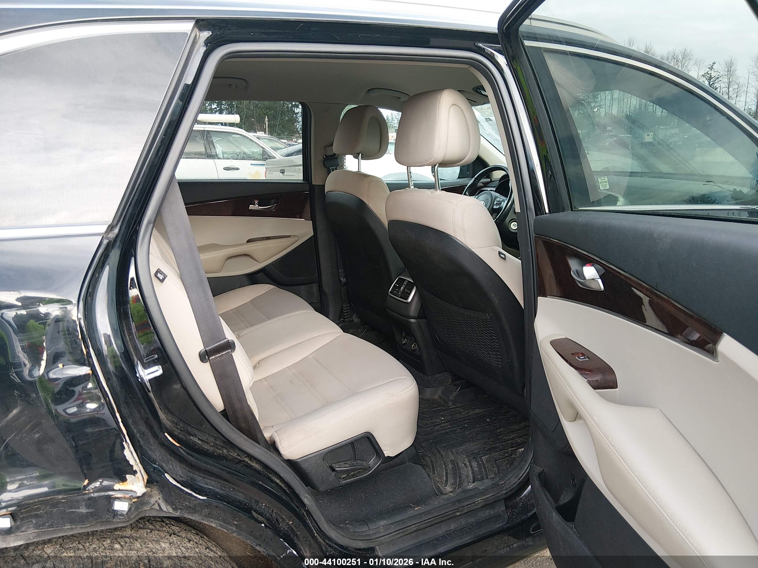 KIA SORENTO image 8