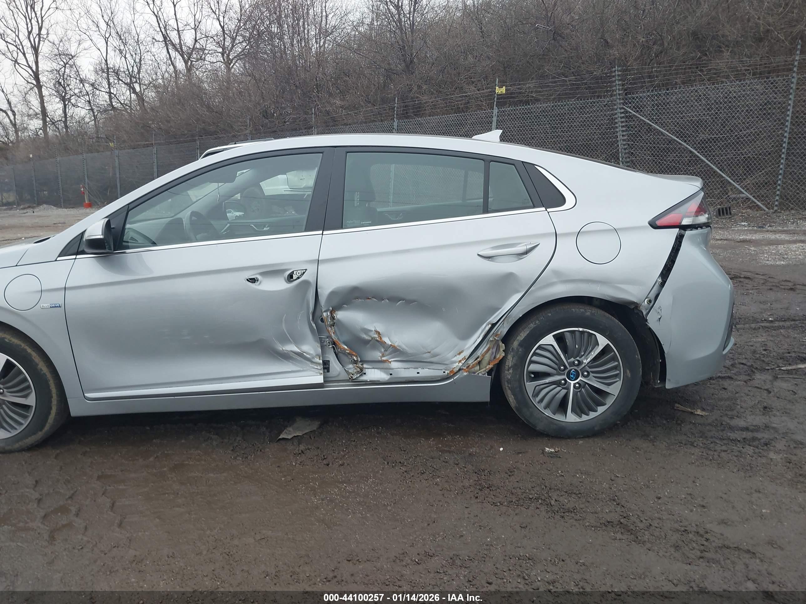 HYUNDAI IONIQ image 6