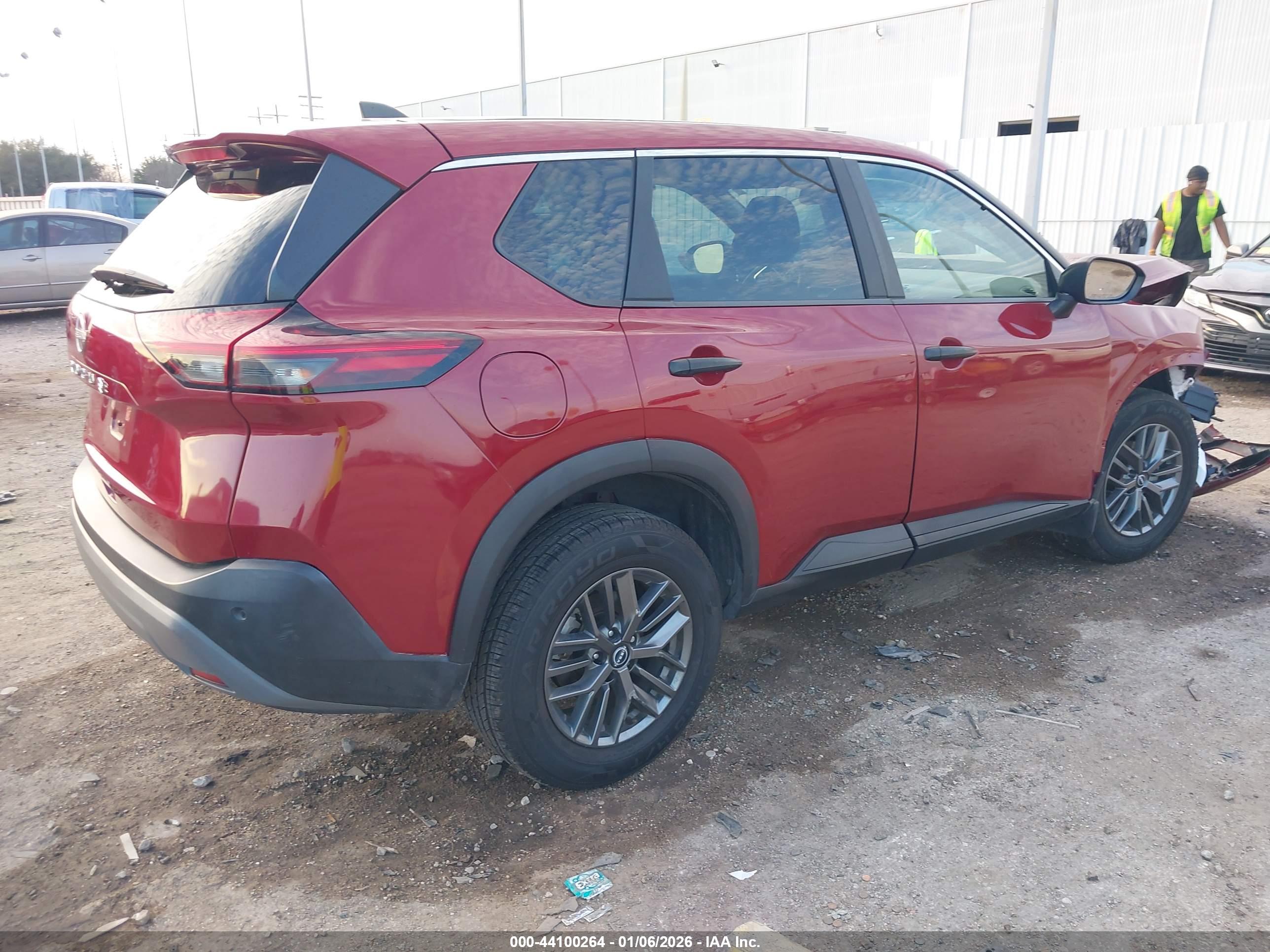 NISSAN ROGUE image 4