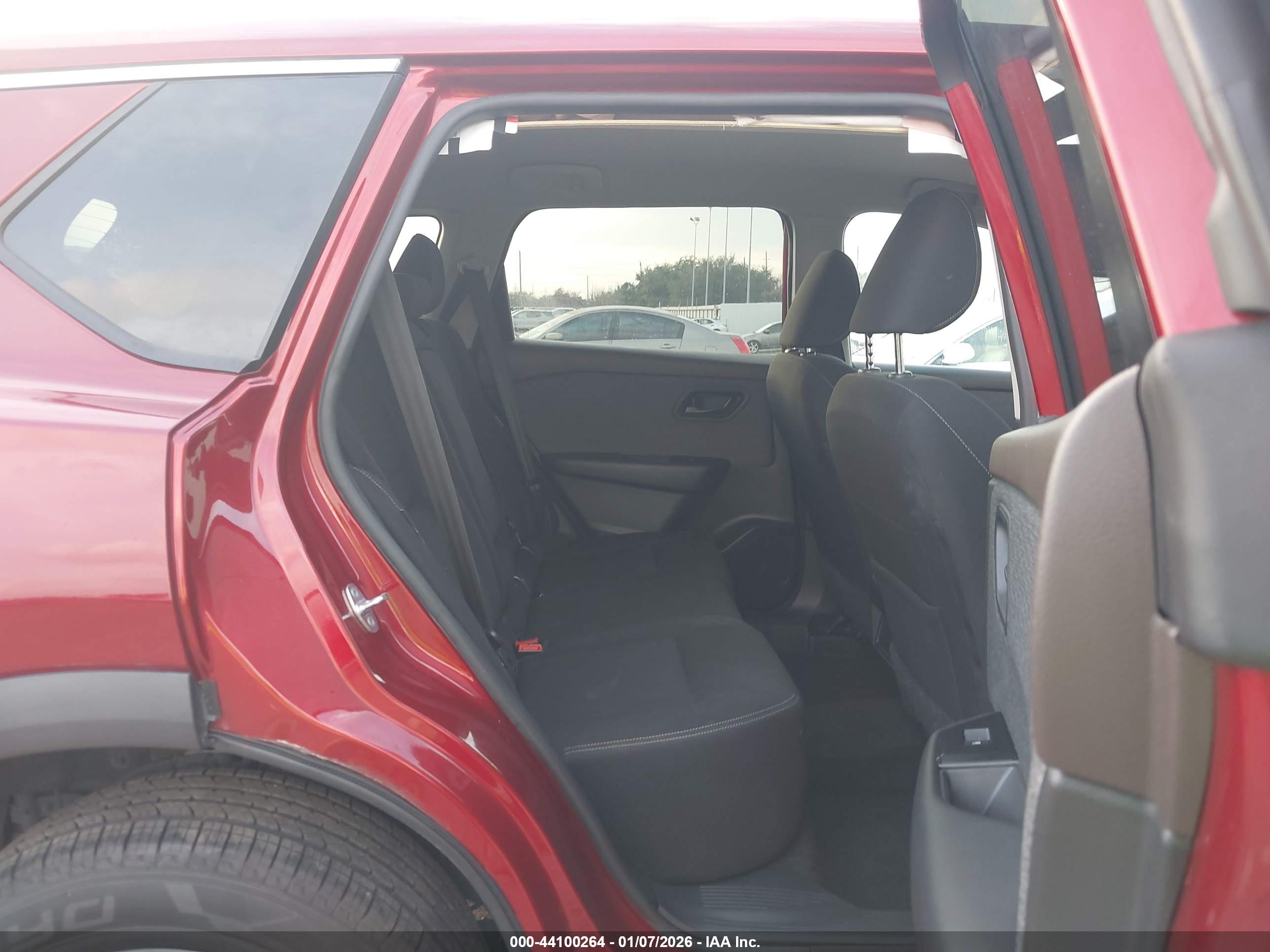 NISSAN ROGUE image 8