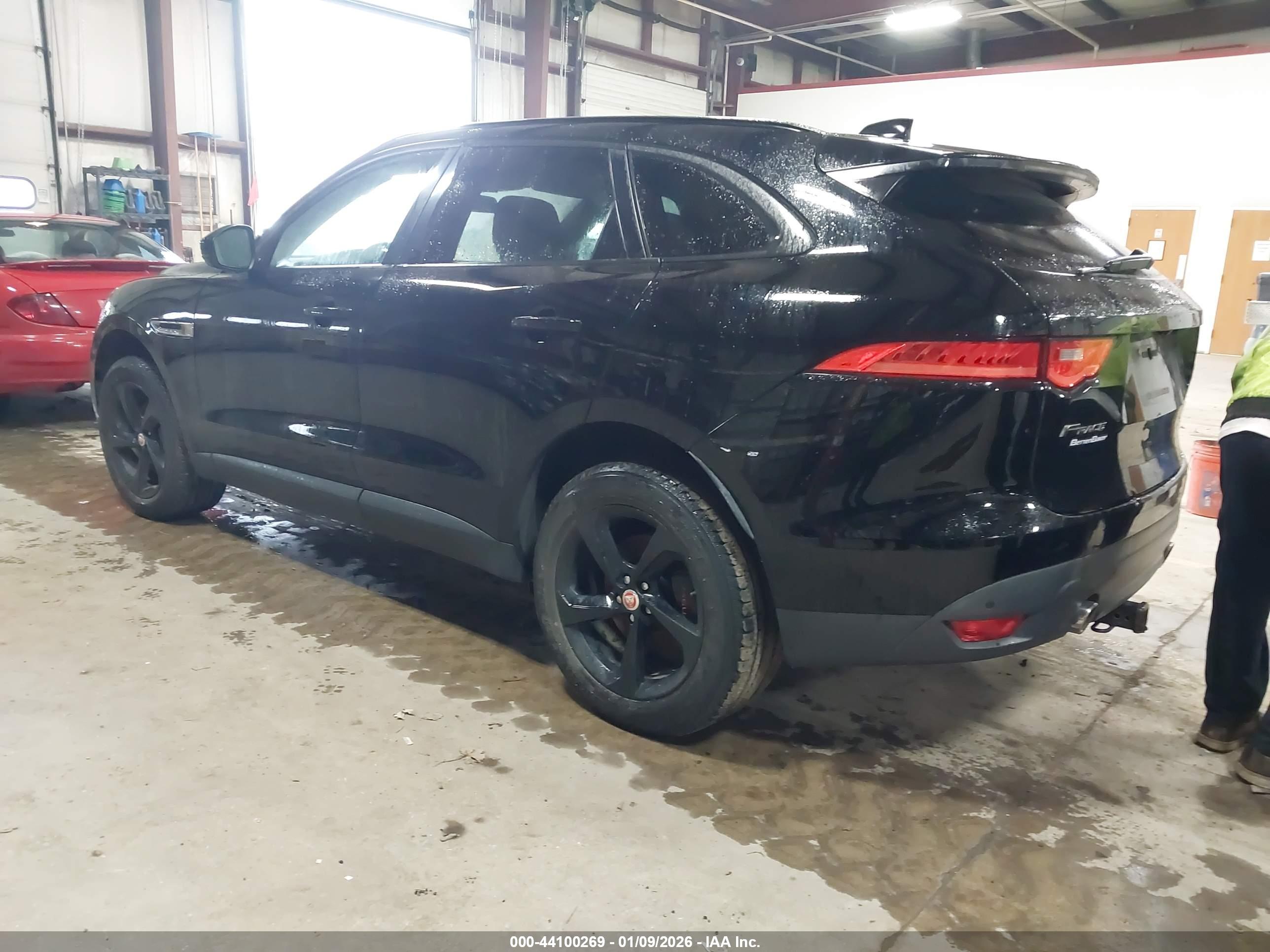 JAGUAR F-PACE image 3