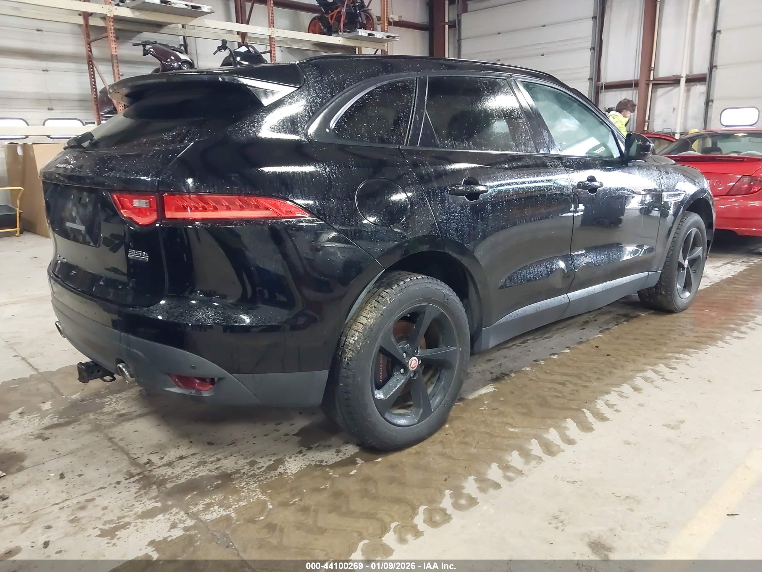 JAGUAR F-PACE image 4