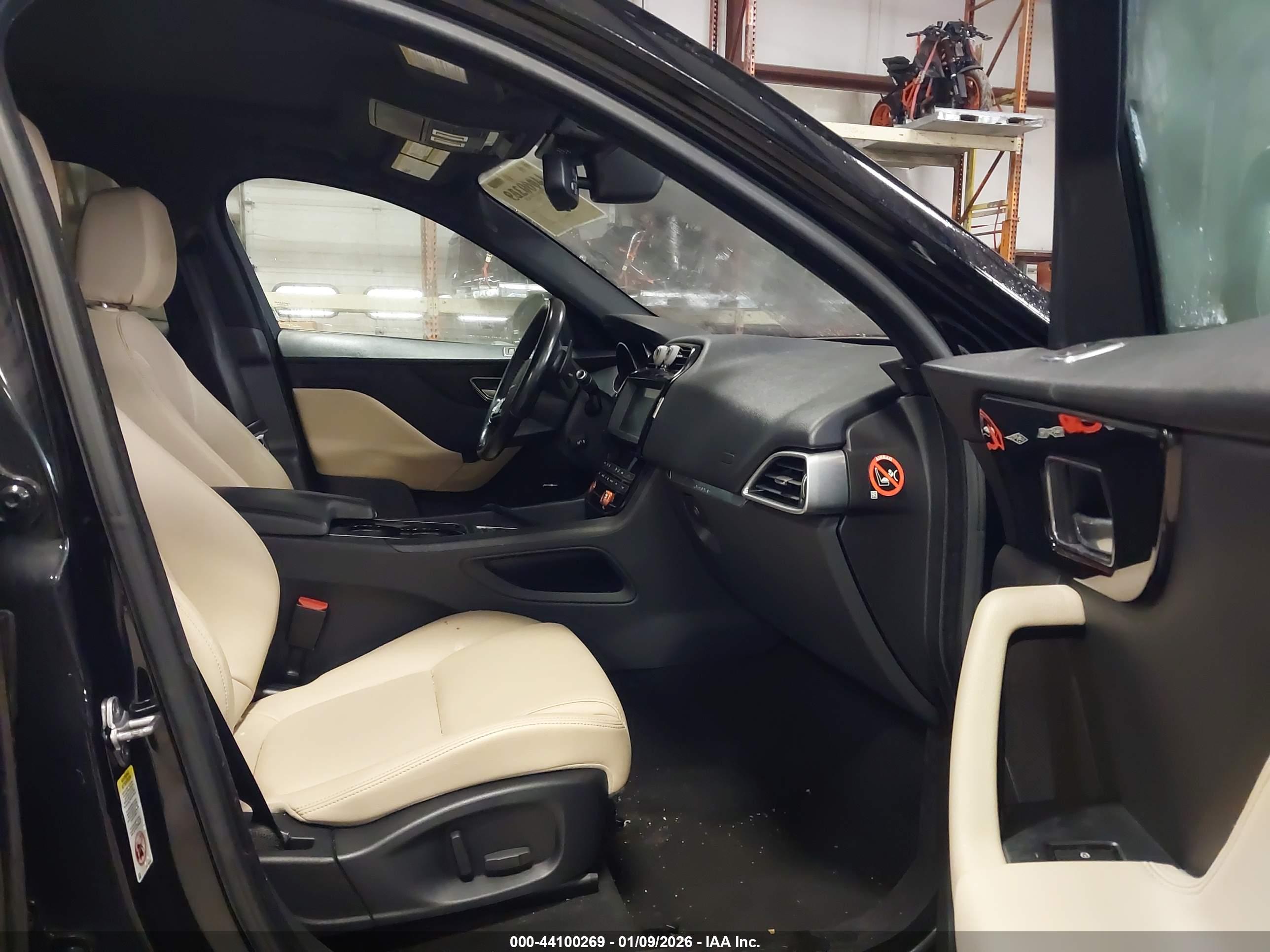 JAGUAR F-PACE image 5