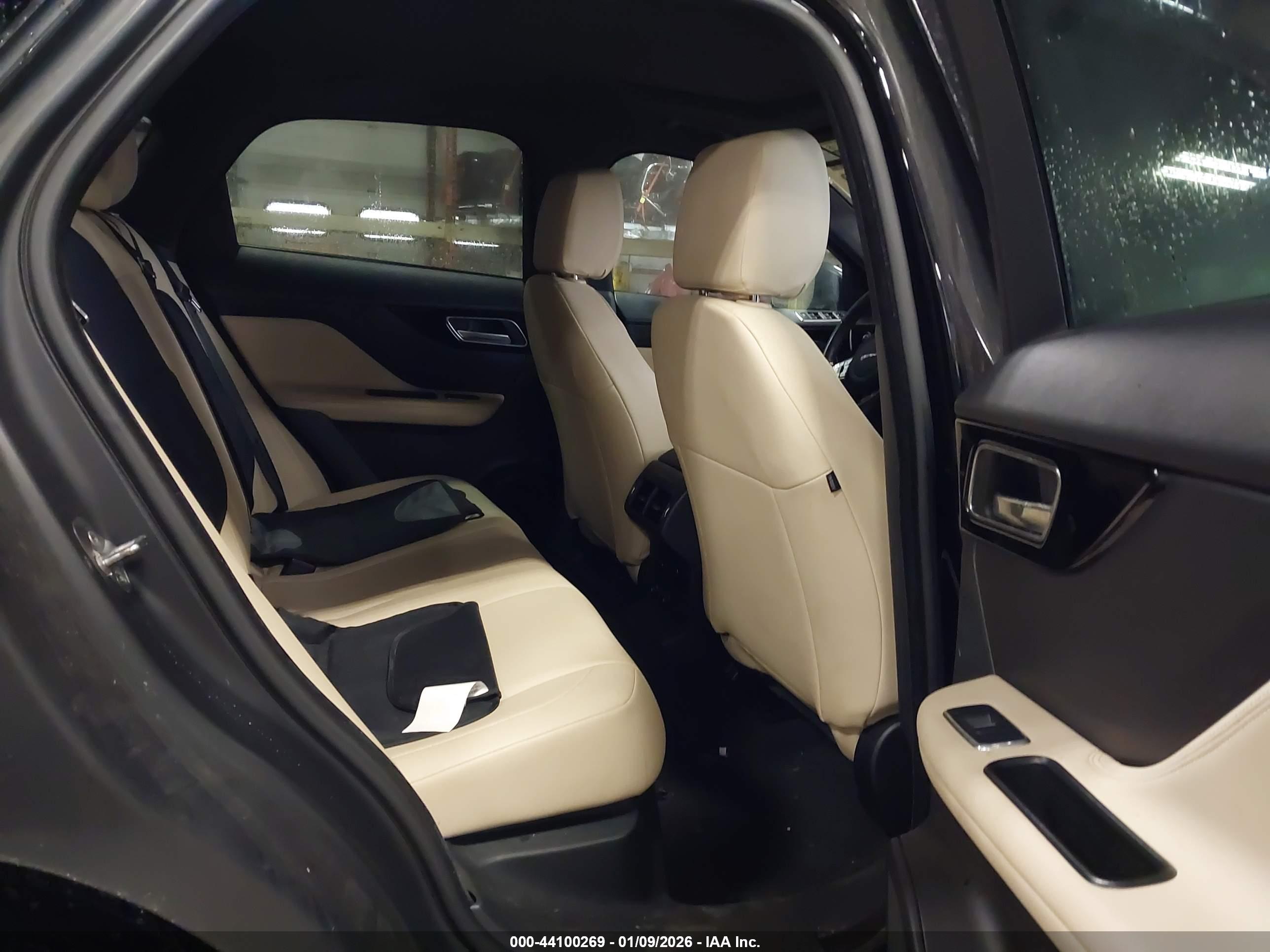 JAGUAR F-PACE image 8