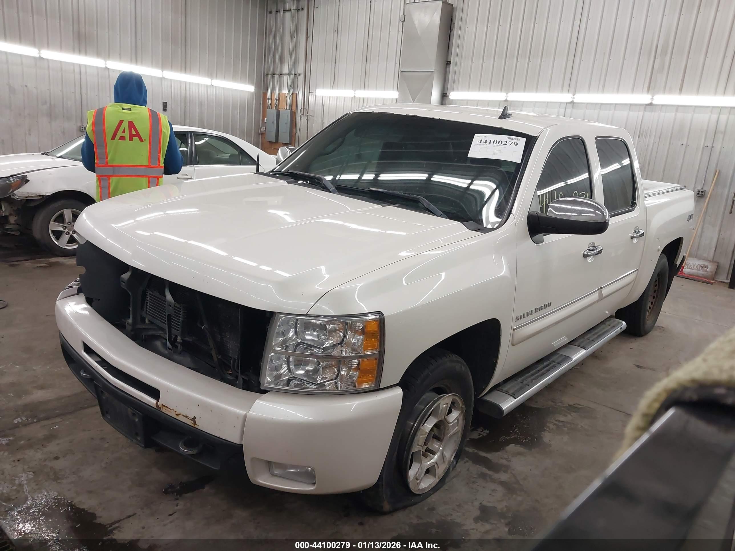 CHEVROLET SILVERADO image 2
