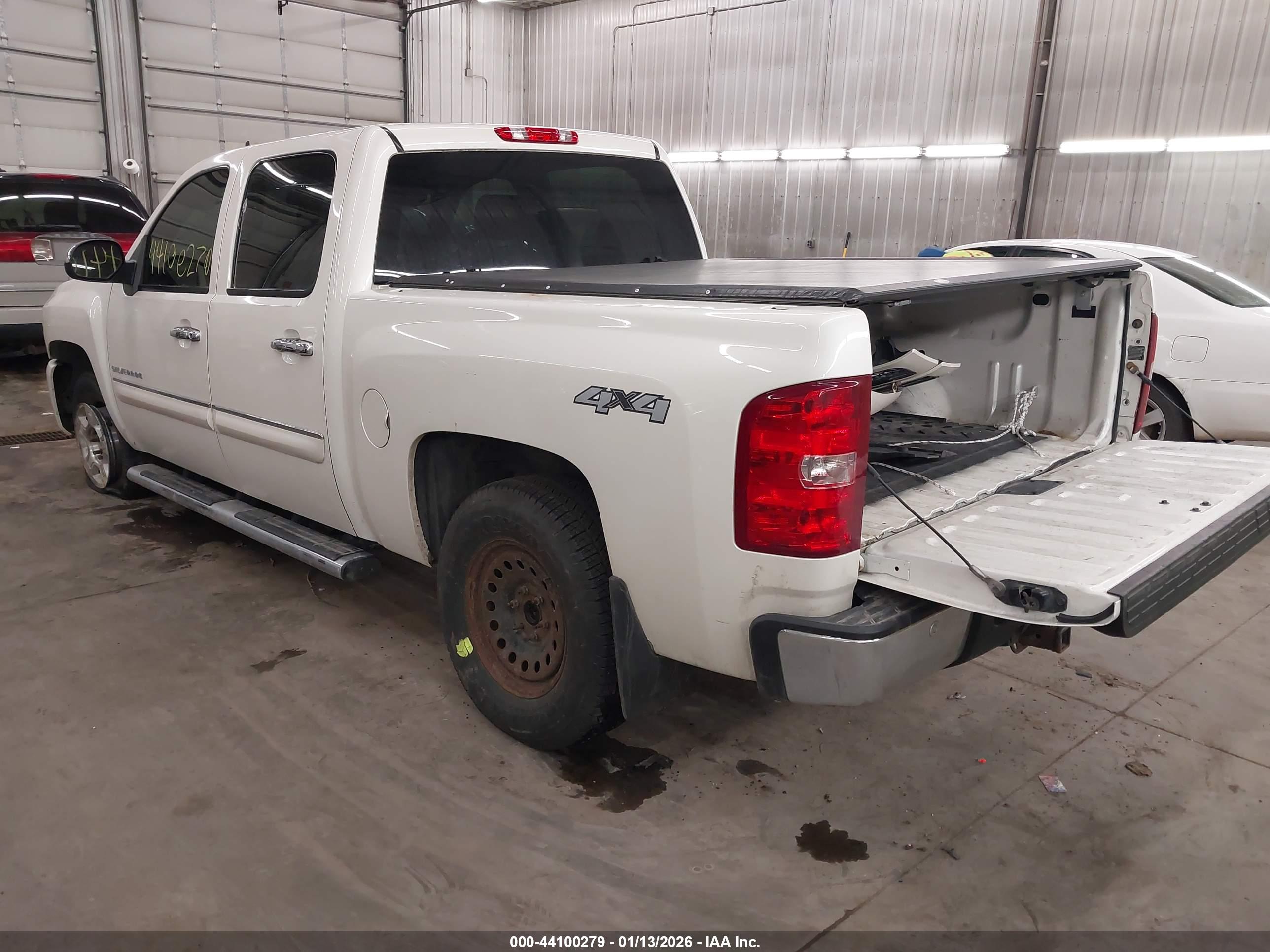 CHEVROLET SILVERADO image 3