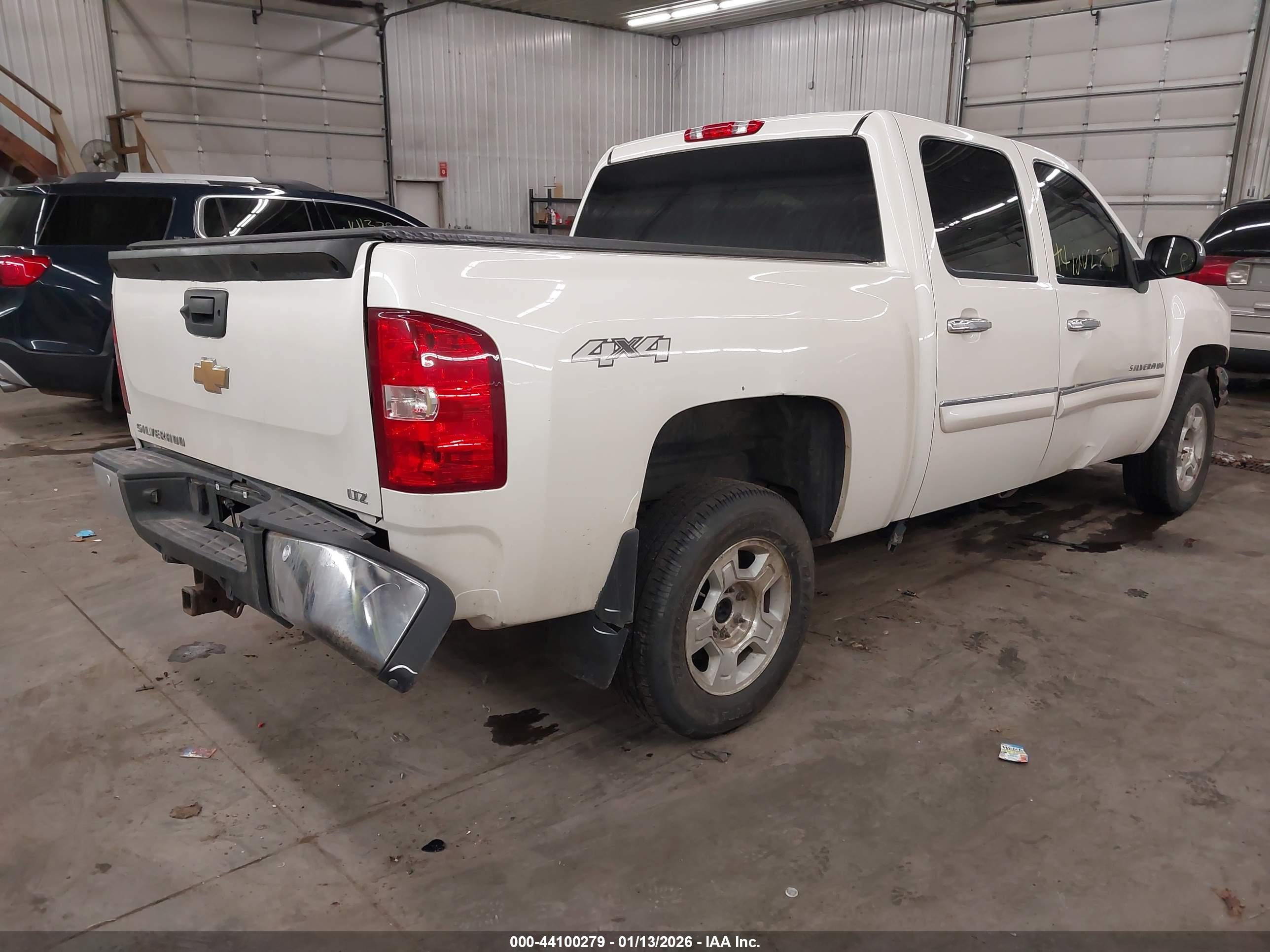 CHEVROLET SILVERADO image 4