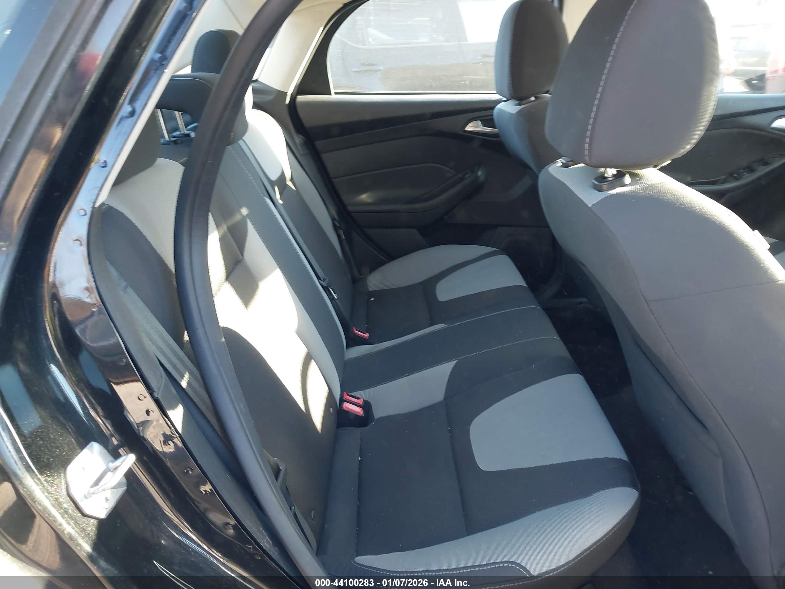 FORD FOCUS image 8