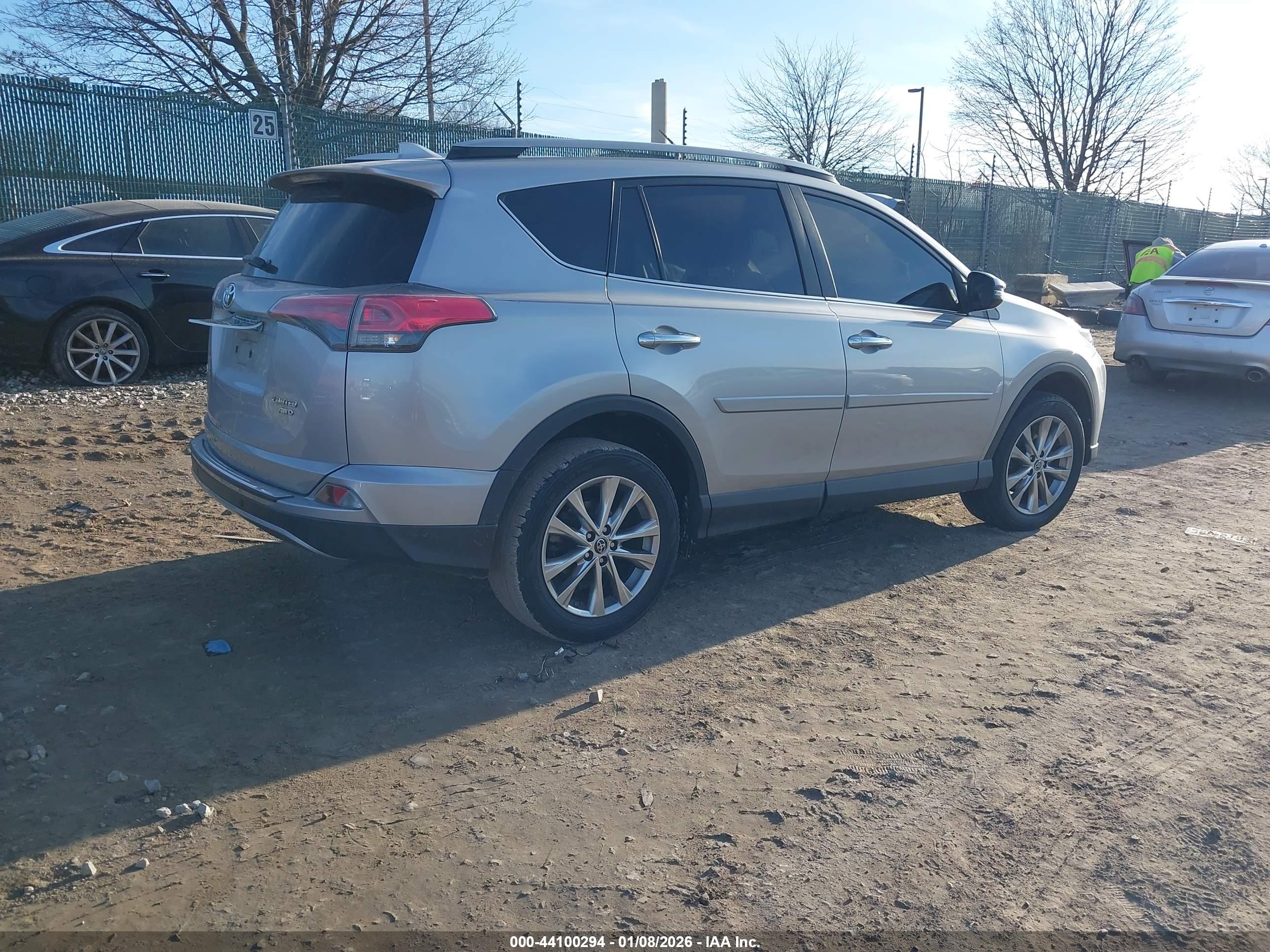 TOYOTA RAV4 image 4