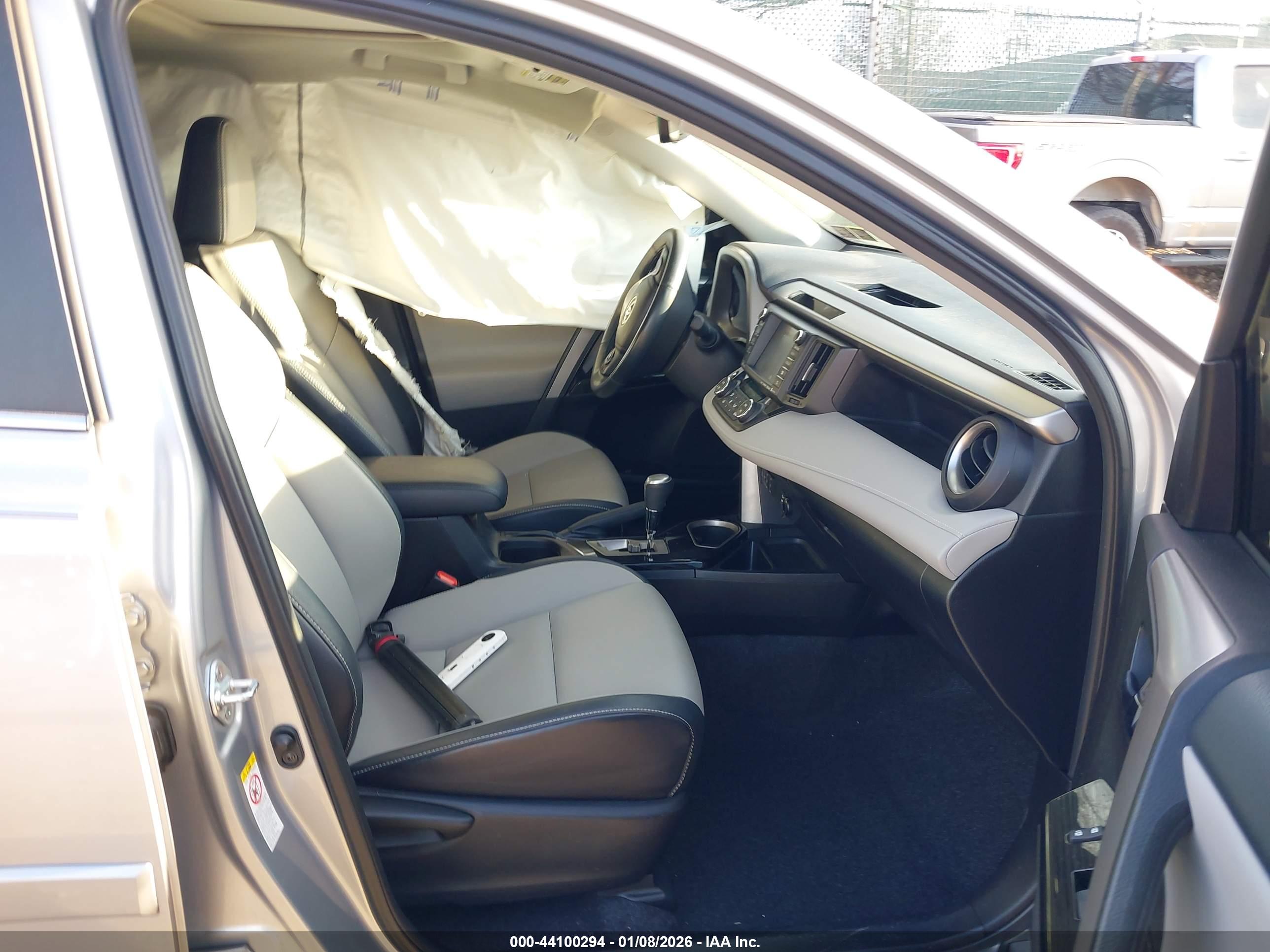 TOYOTA RAV4 image 5