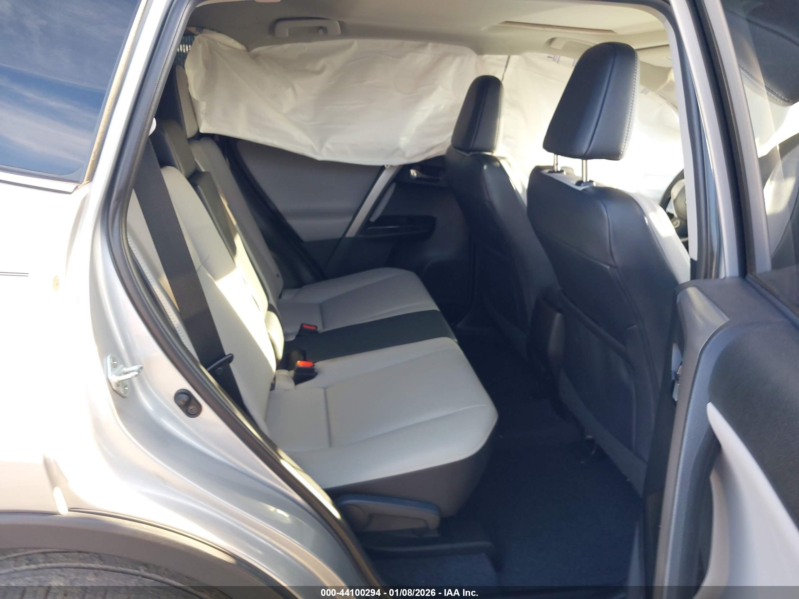 TOYOTA RAV4 image 8