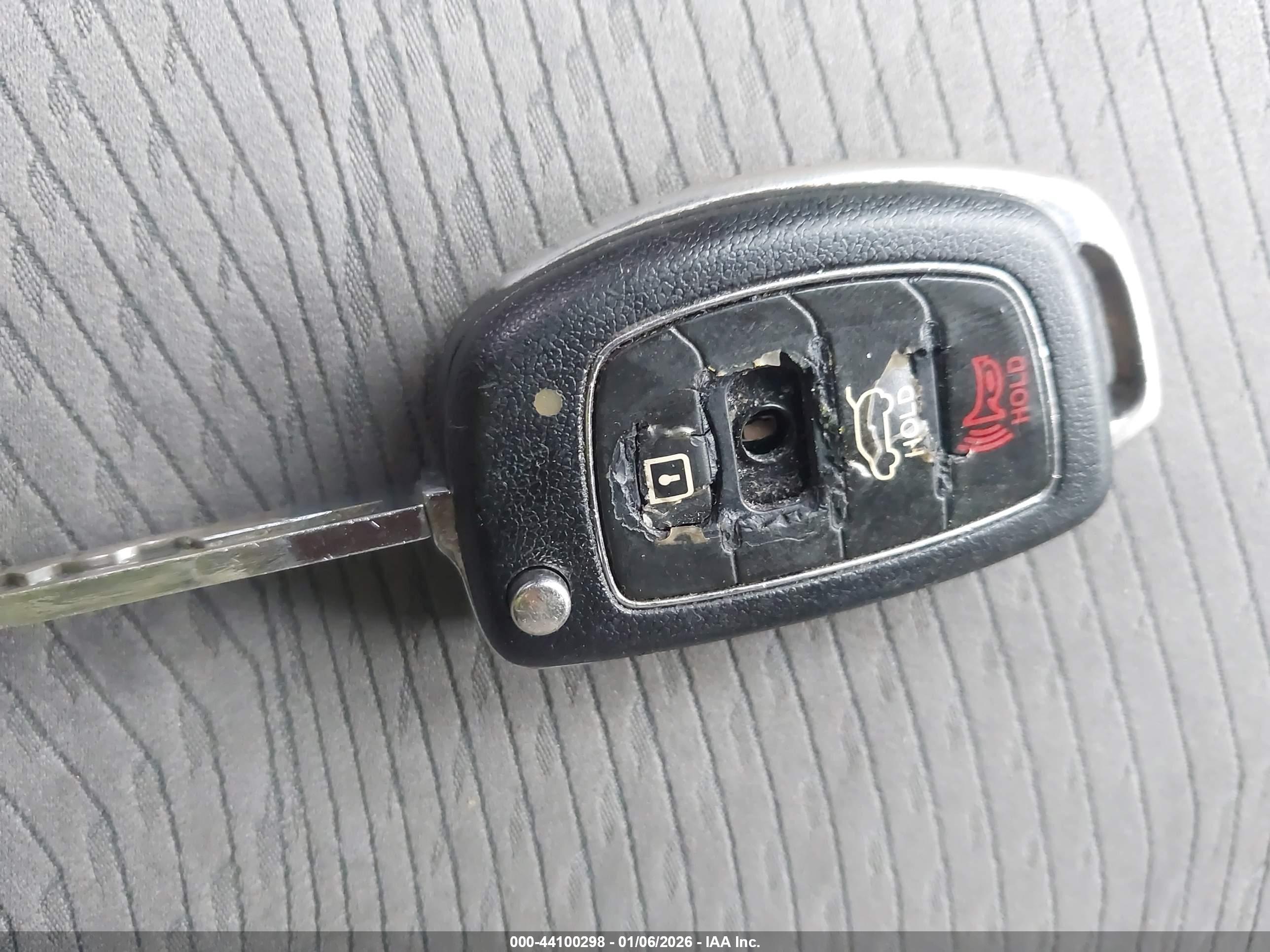 HYUNDAI SANTA image 11