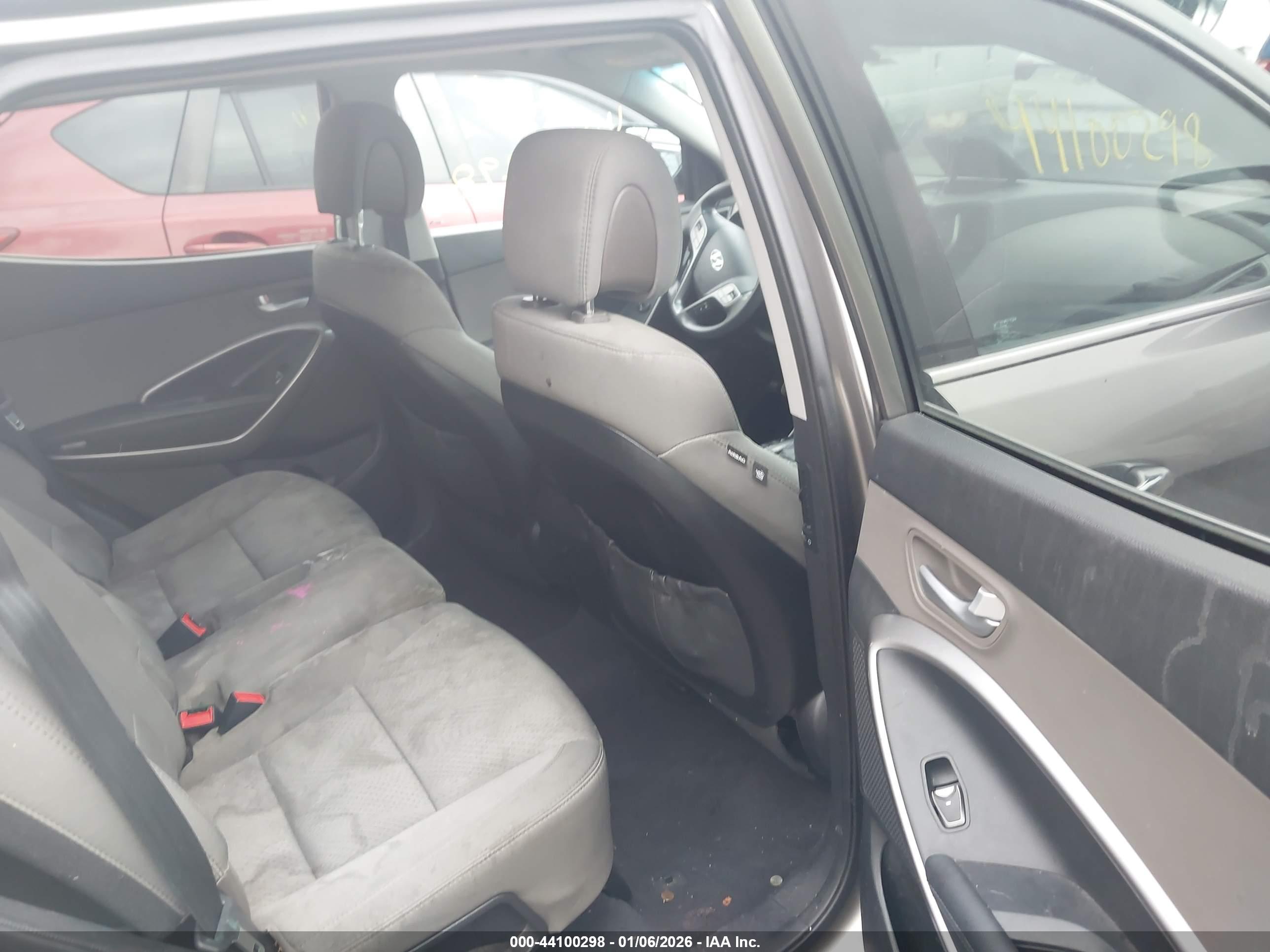 HYUNDAI SANTA image 8