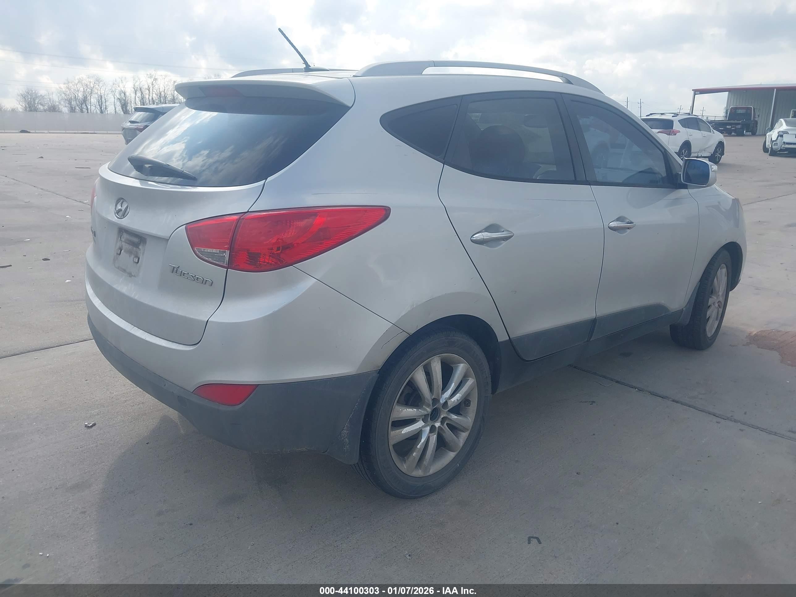 HYUNDAI TUCSON image 4