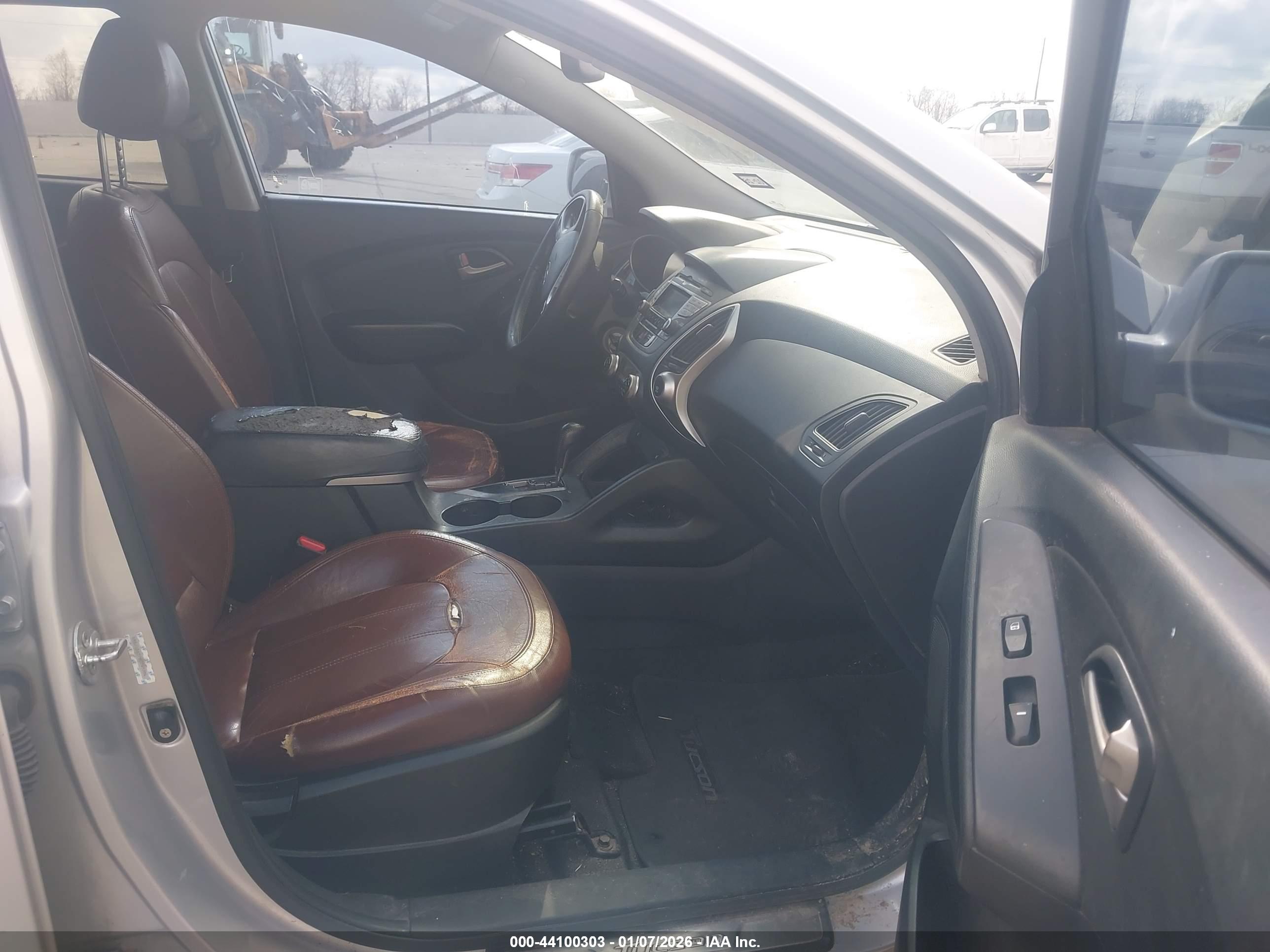 HYUNDAI TUCSON image 5