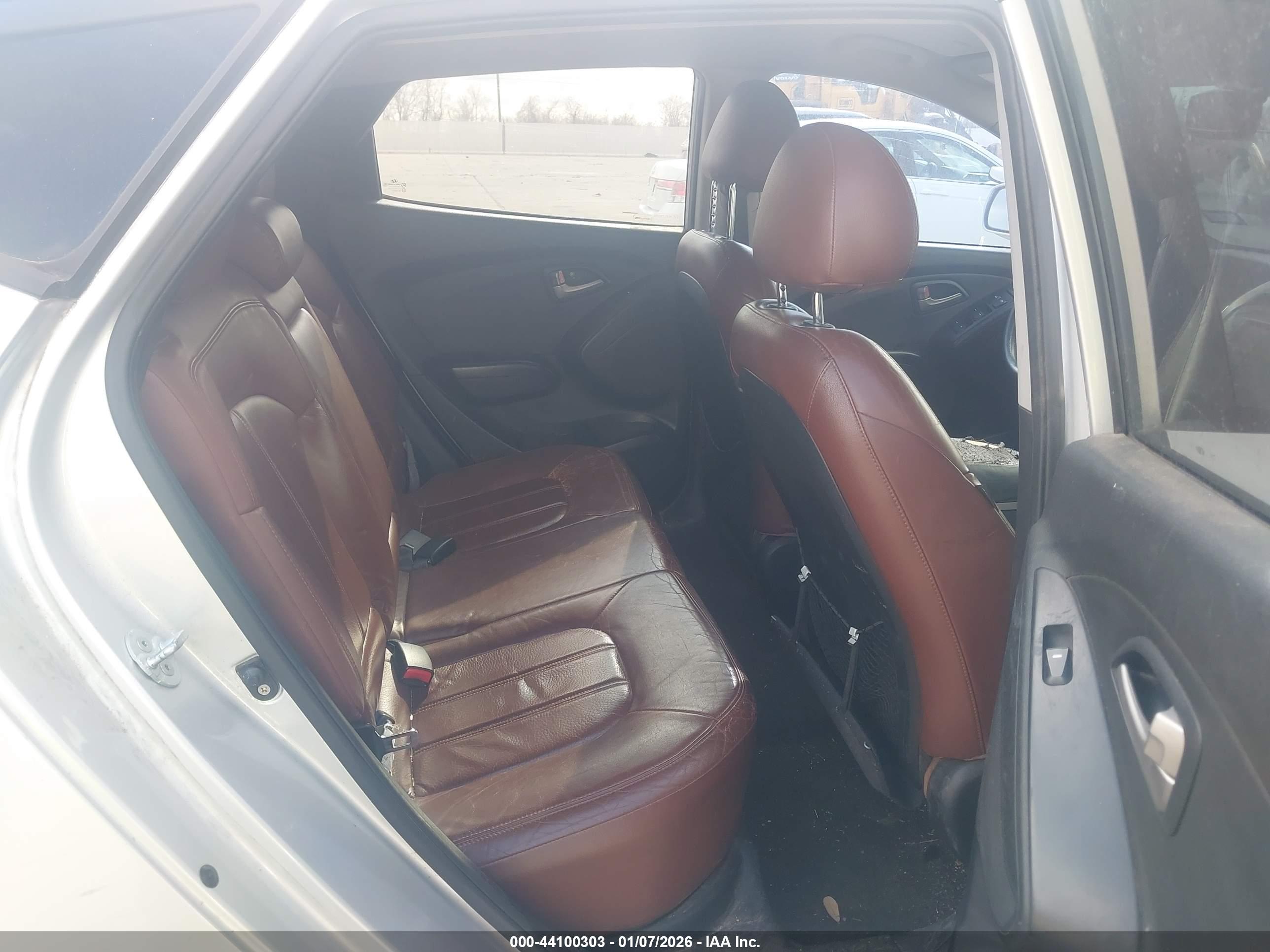 HYUNDAI TUCSON image 8