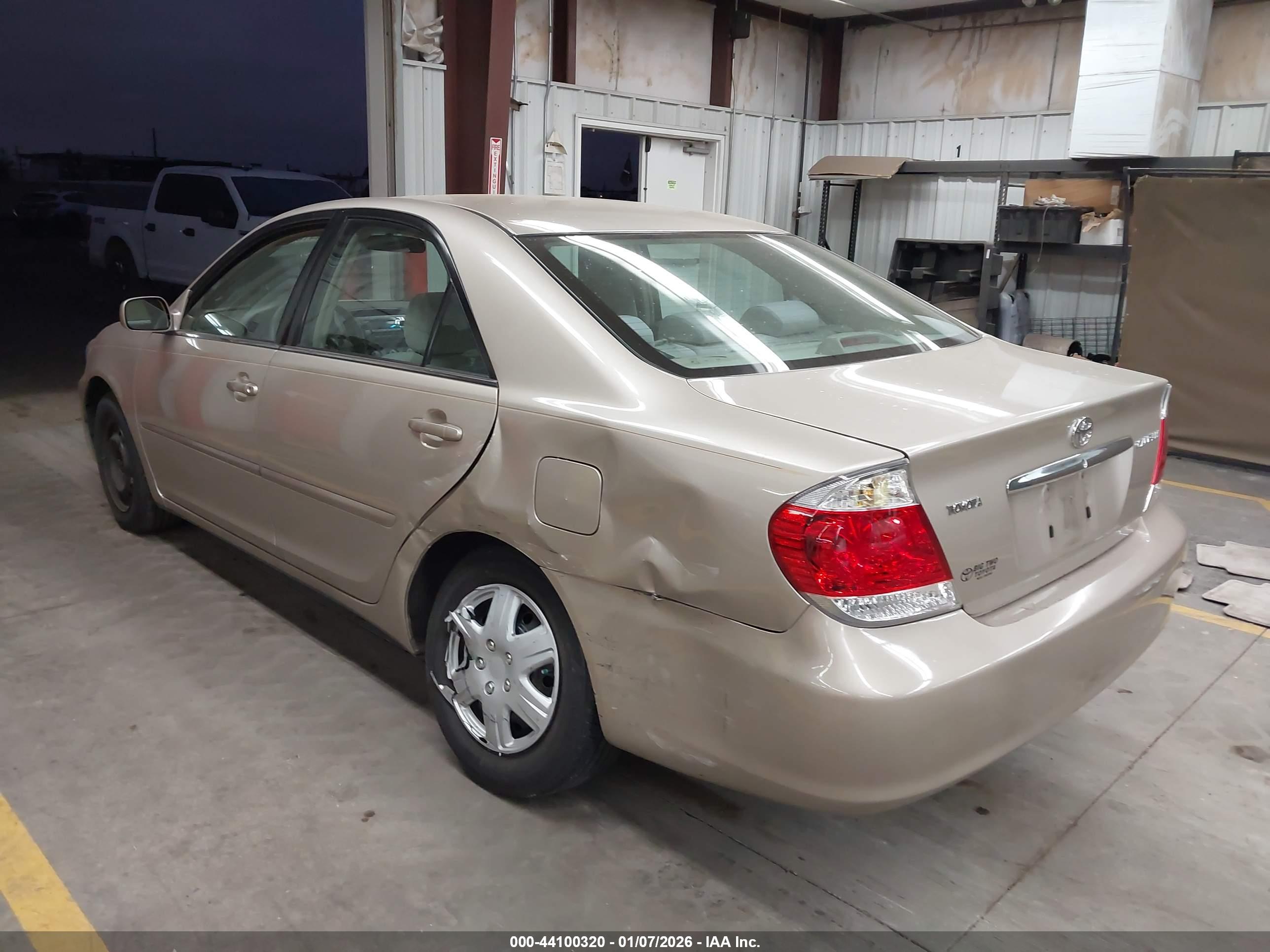 TOYOTA CAMRY image 3