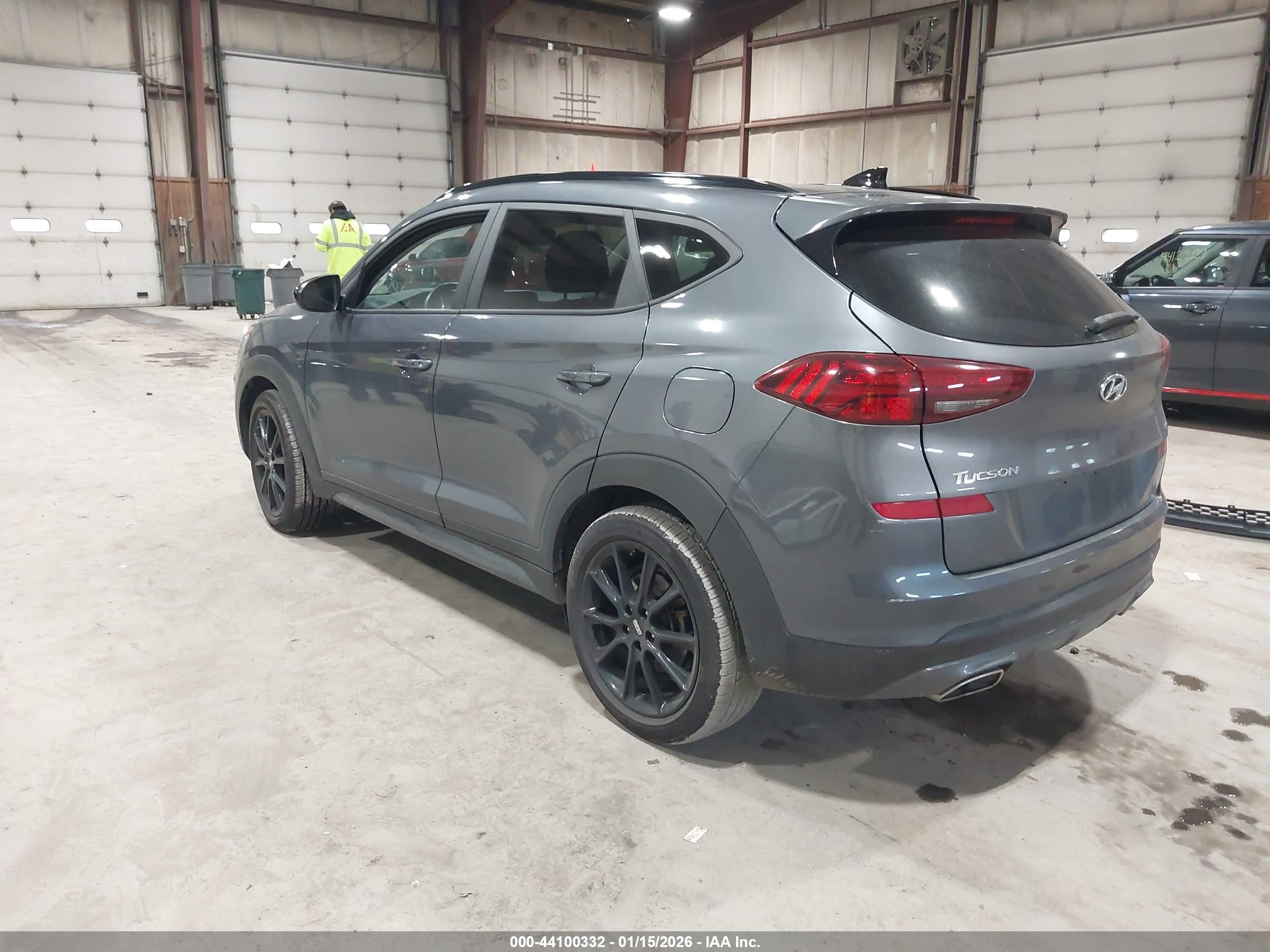 HYUNDAI TUCSON image 3