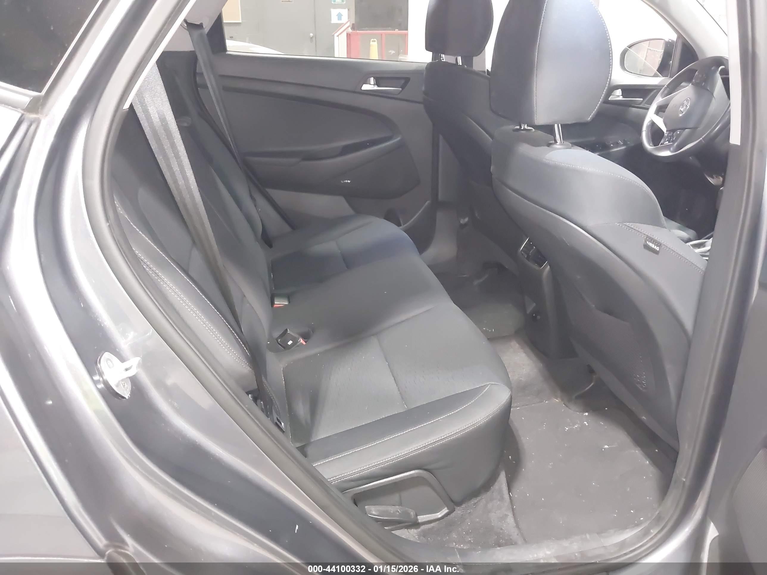 HYUNDAI TUCSON image 8