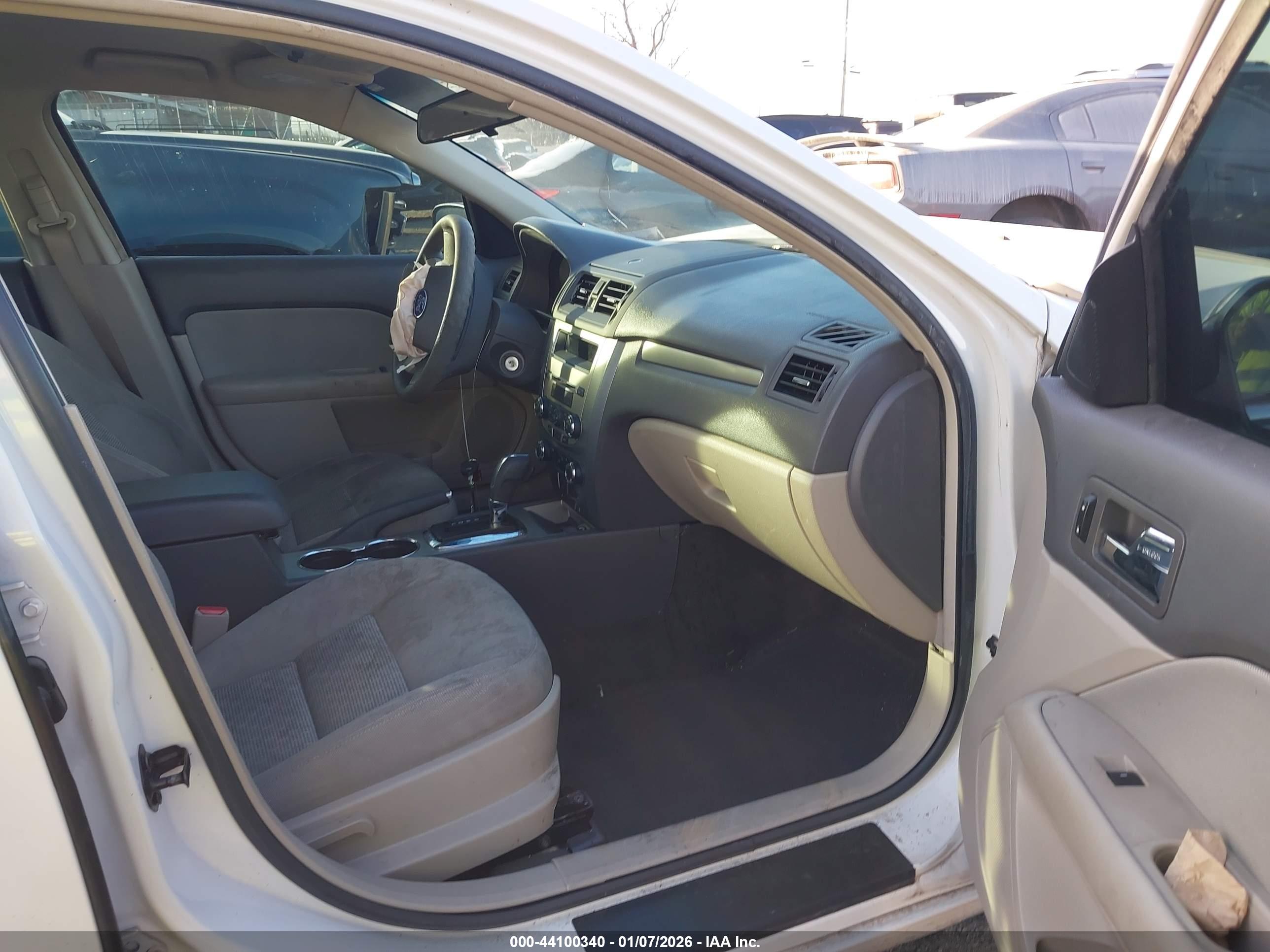 FORD FUSION image 5