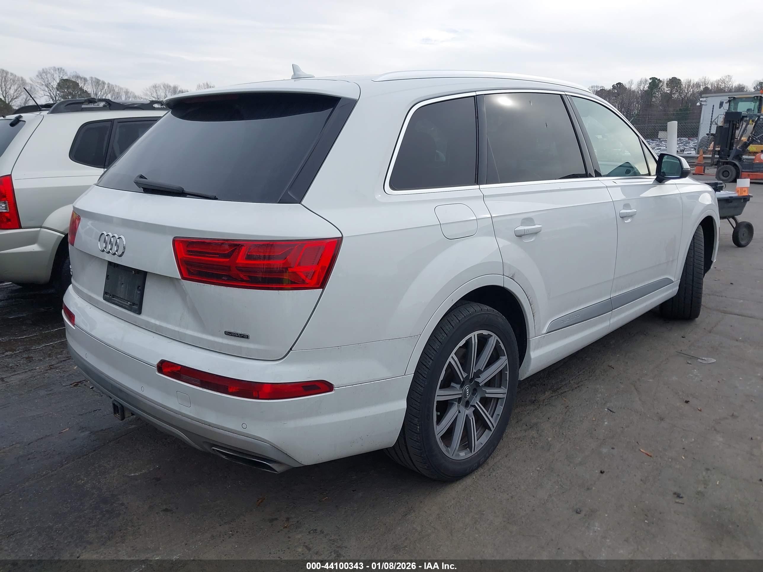 AUDI Q7 image 4