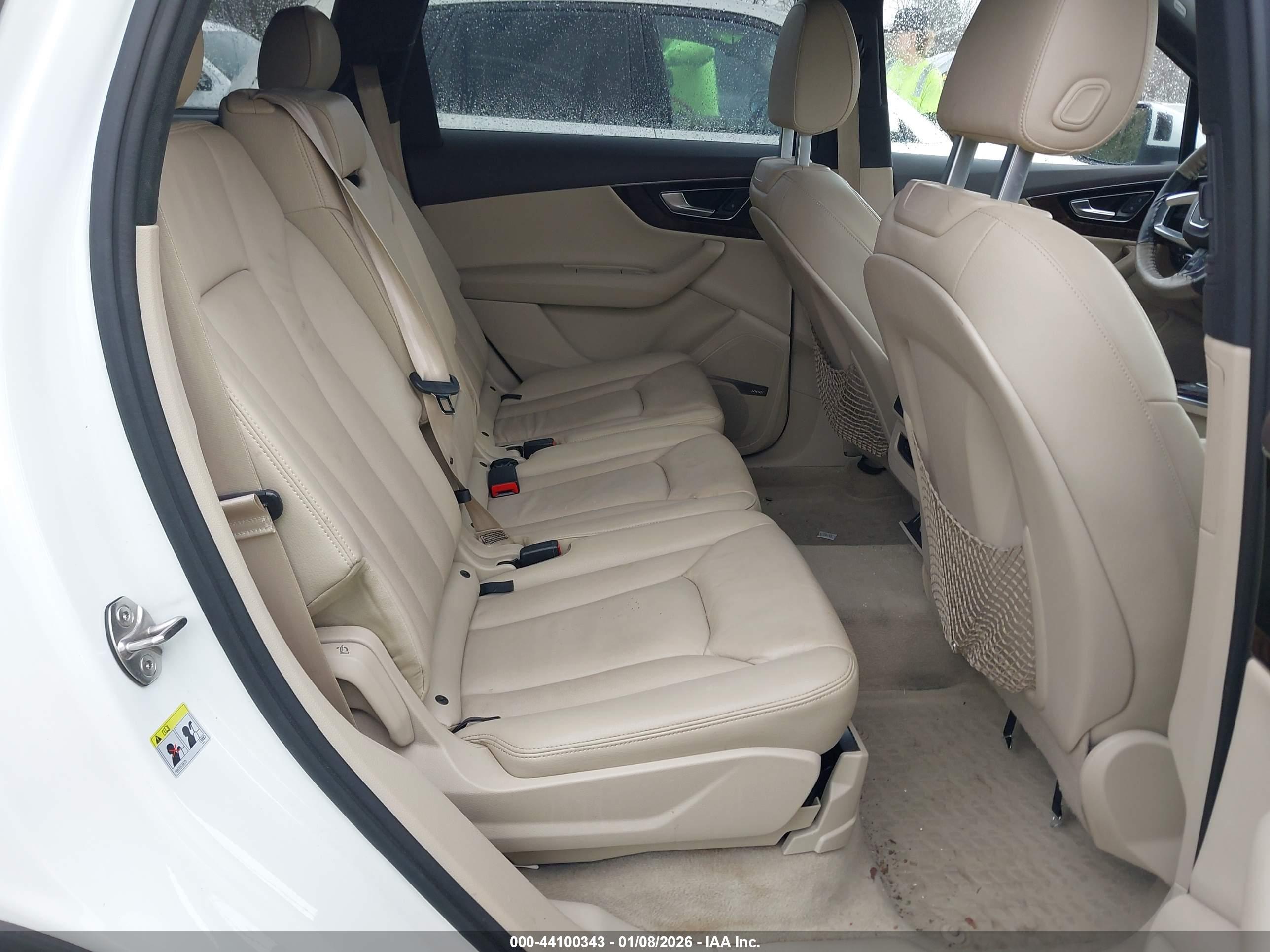 AUDI Q7 image 8