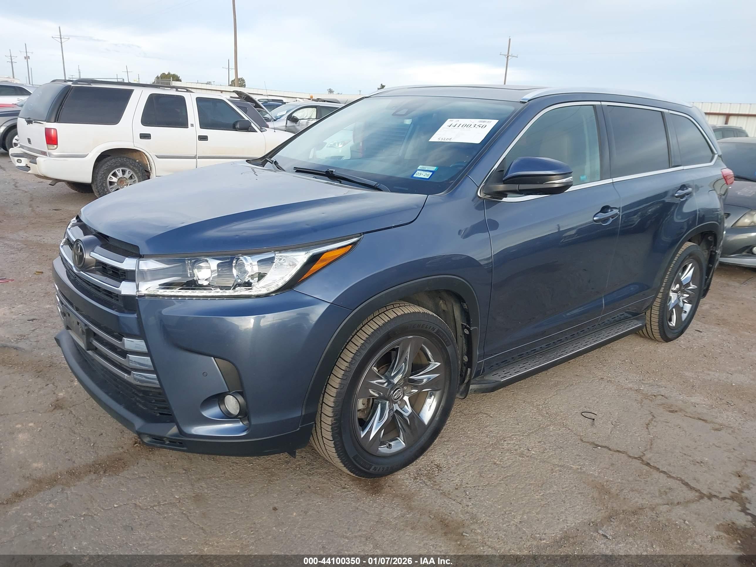 TOYOTA HIGHLANDER image 2