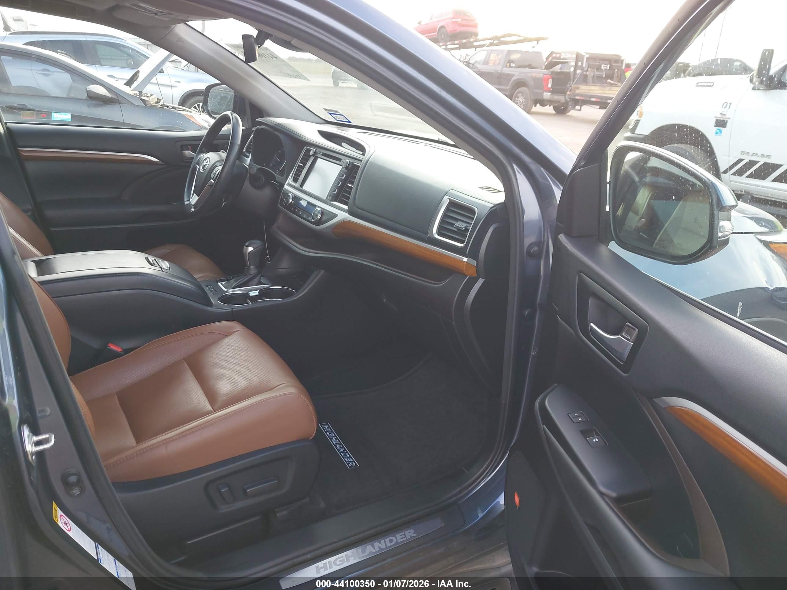TOYOTA HIGHLANDER image 5