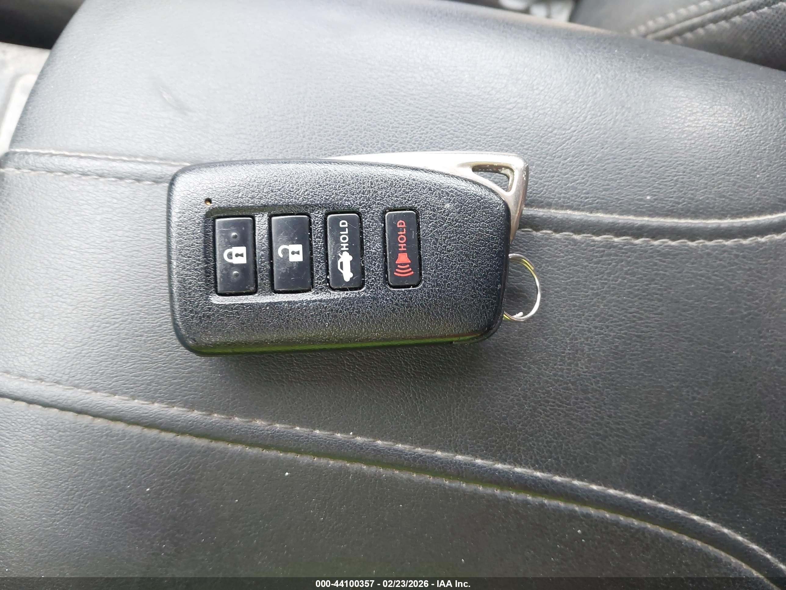 LEXUS IS image 11