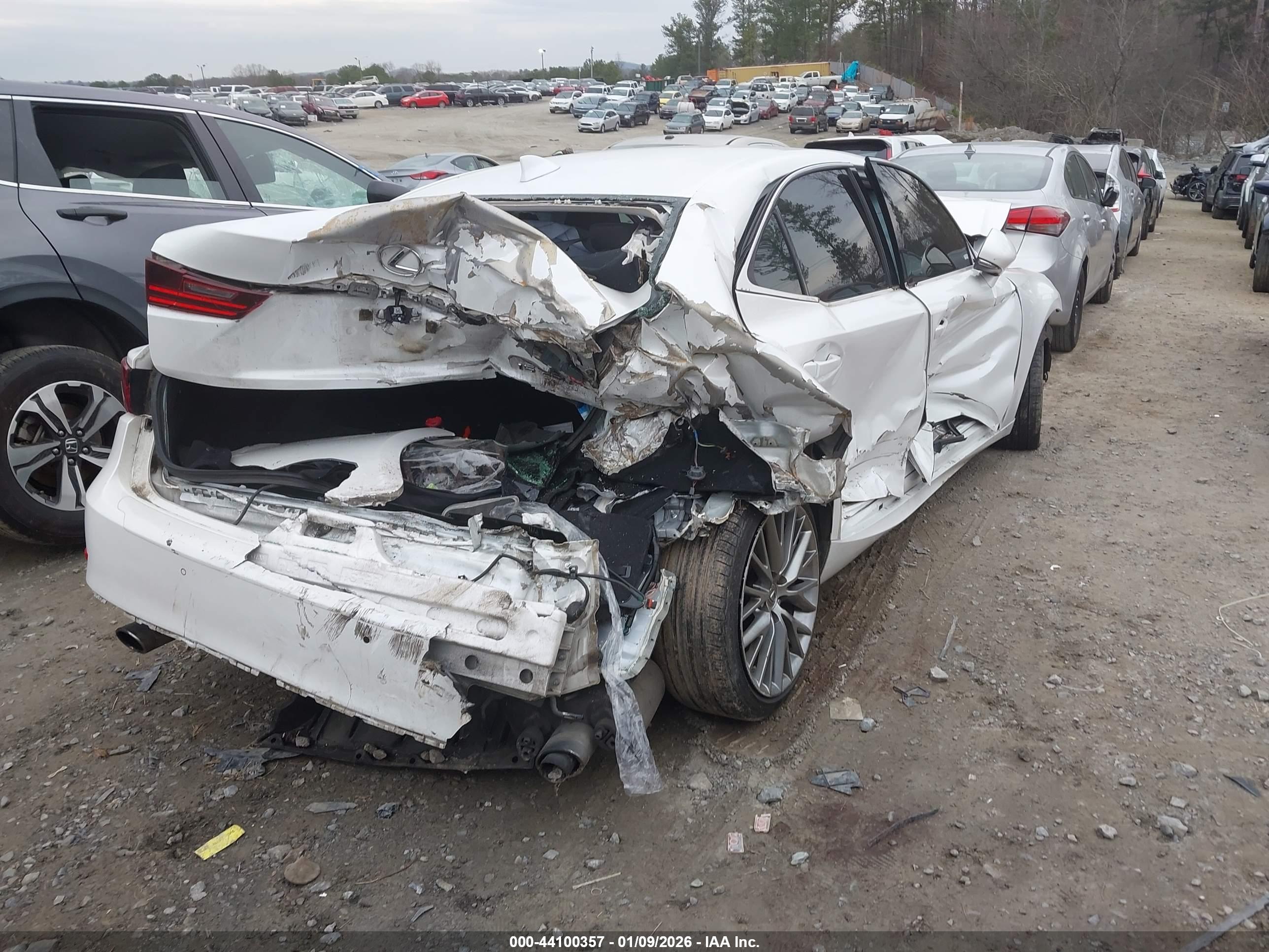 LEXUS IS image 4