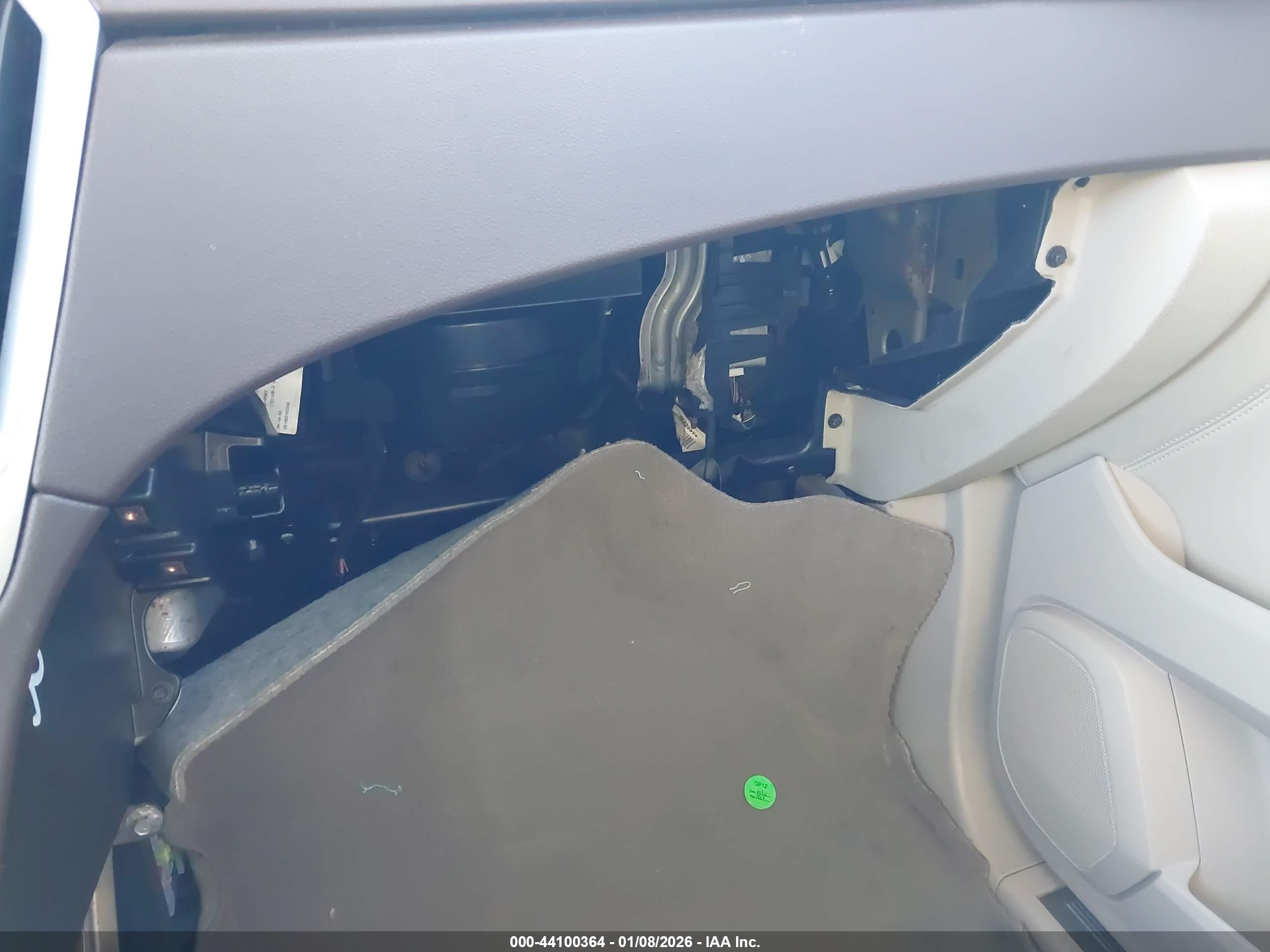 CADILLAC SRX image 6