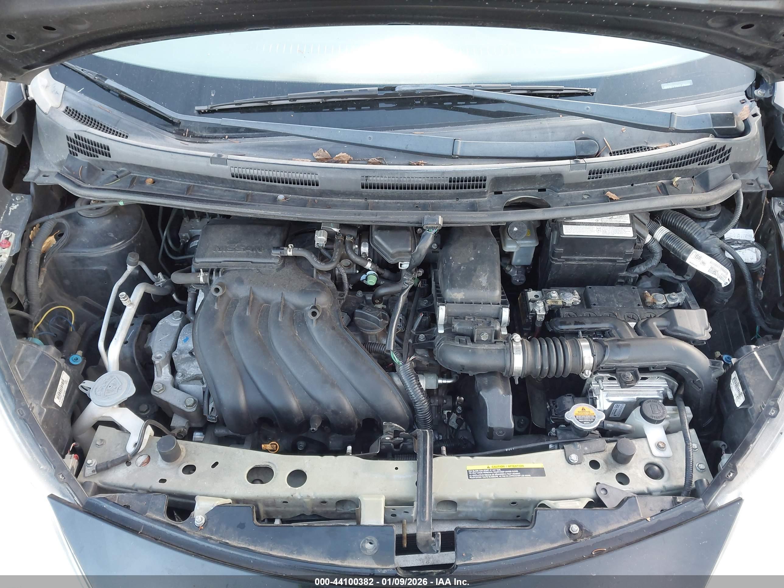 NISSAN VERSA image 10