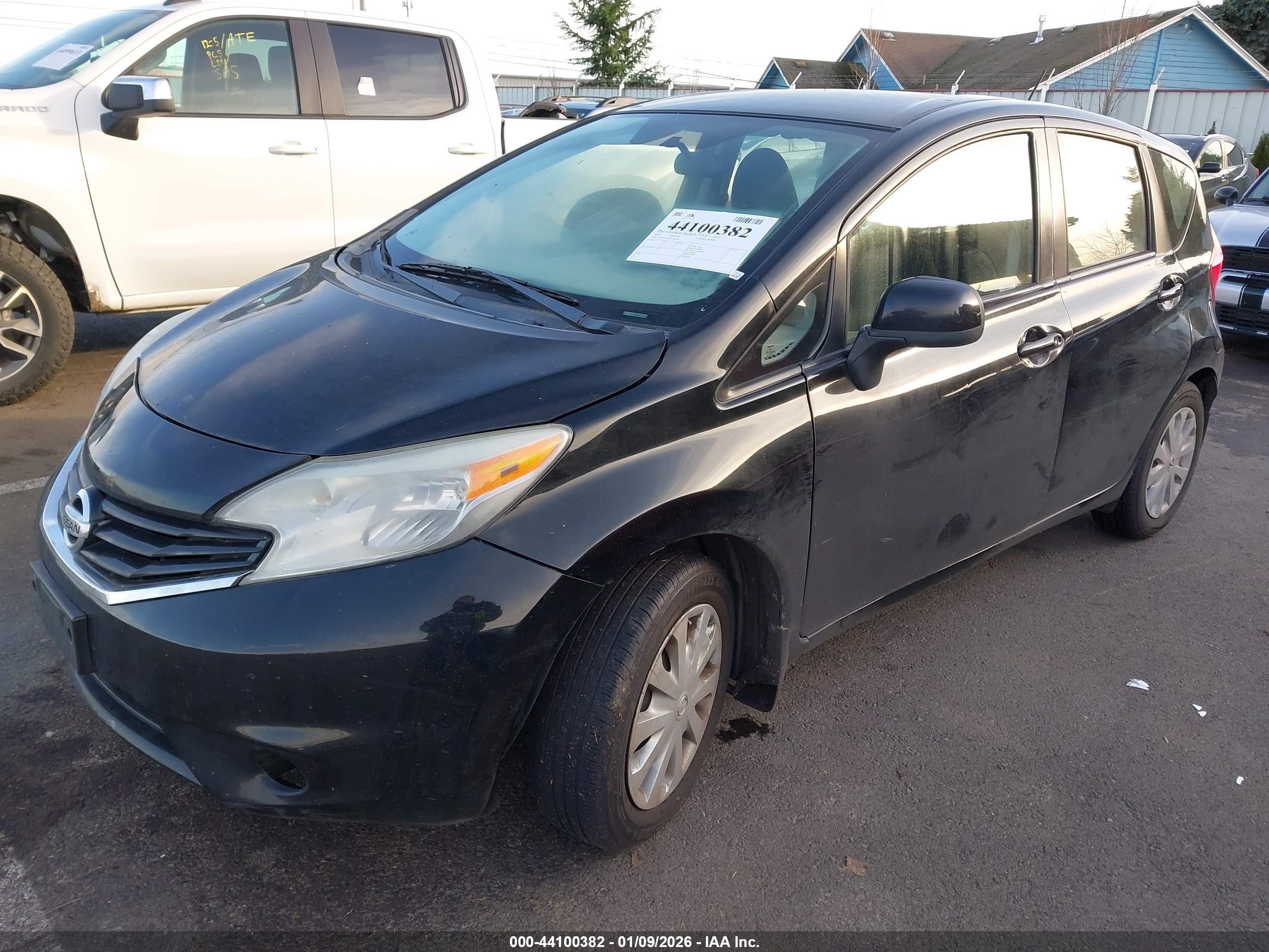 NISSAN VERSA image 2