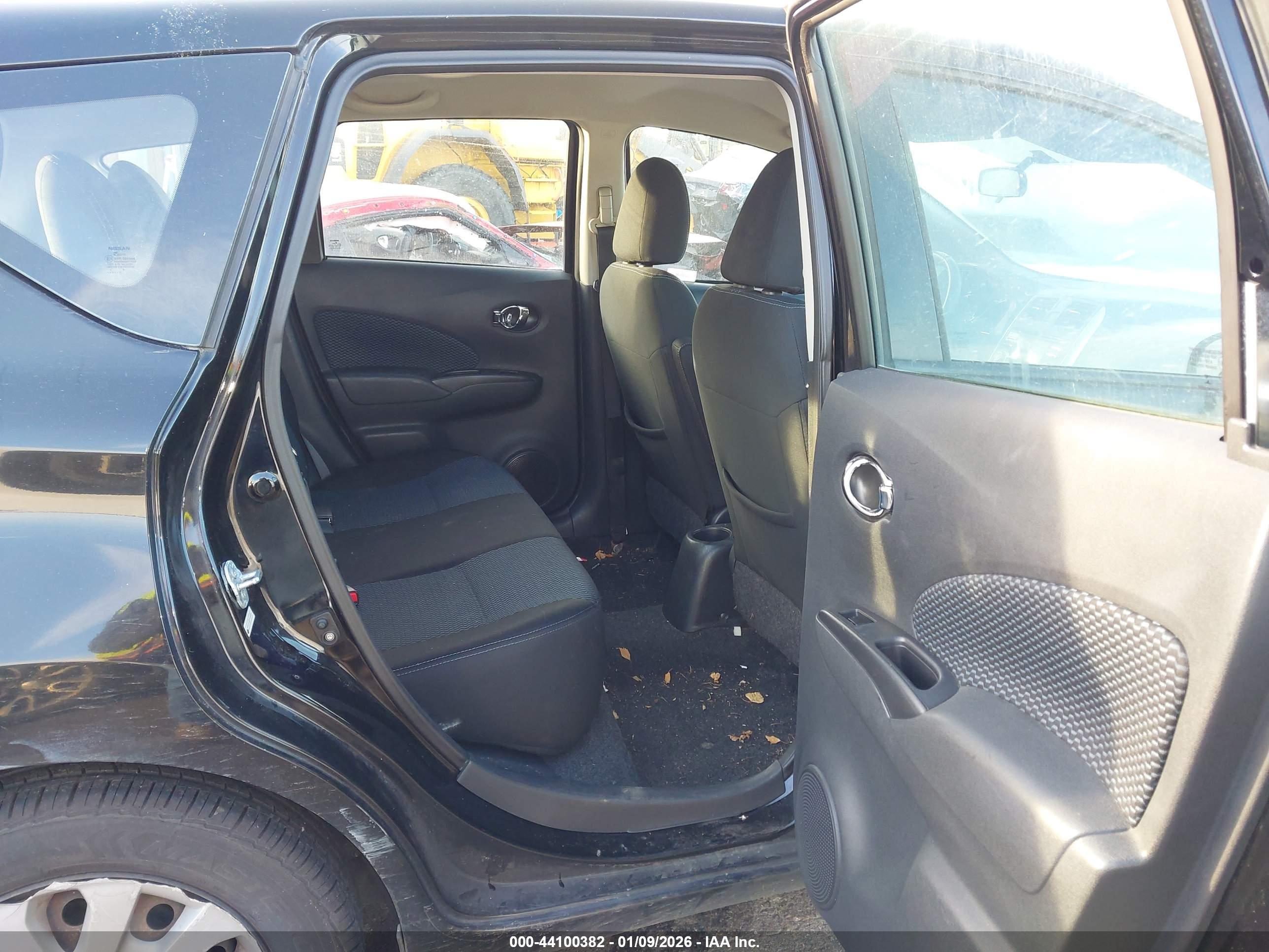 NISSAN VERSA image 8