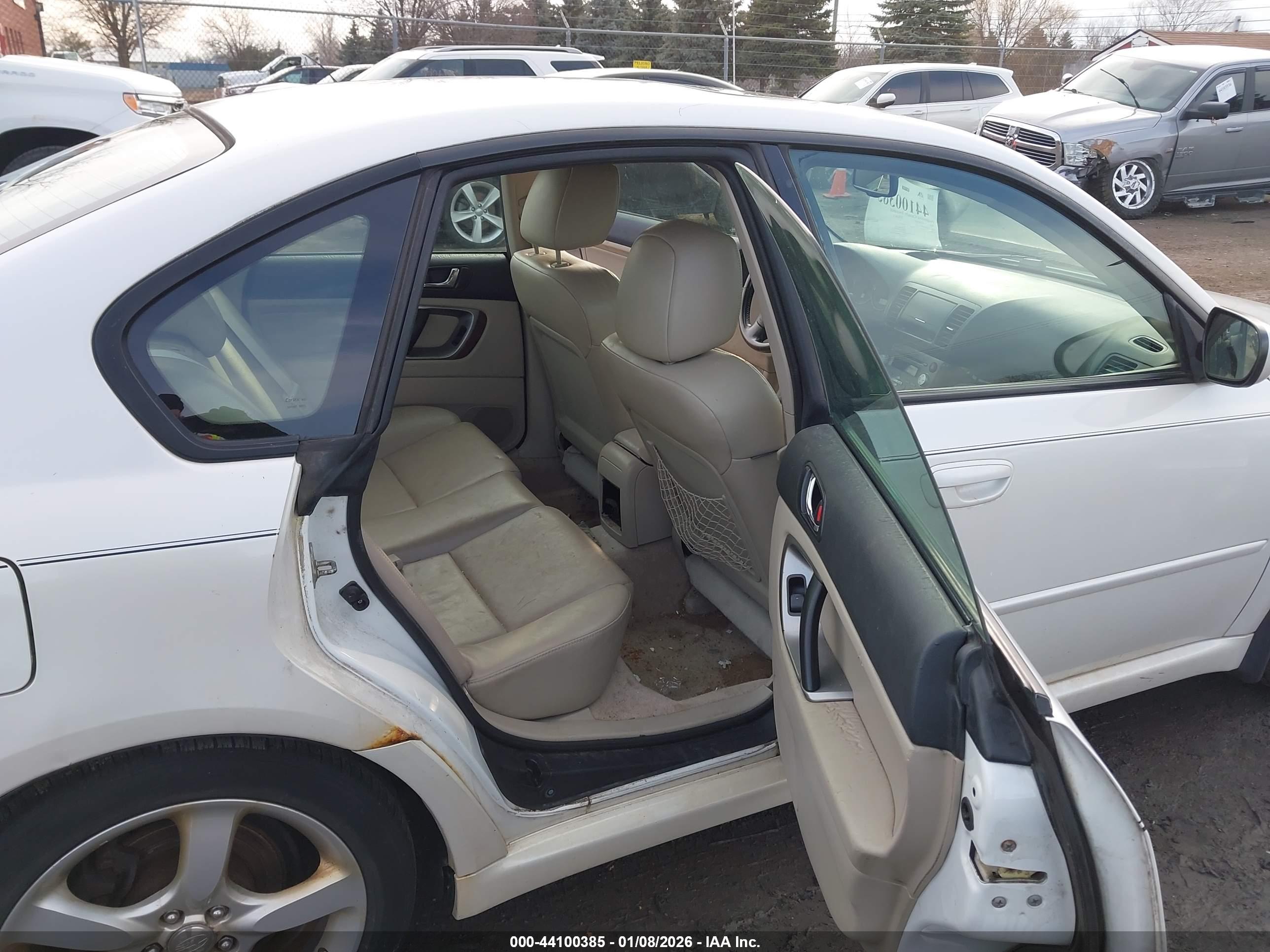 SUBARU LEGACY image 8