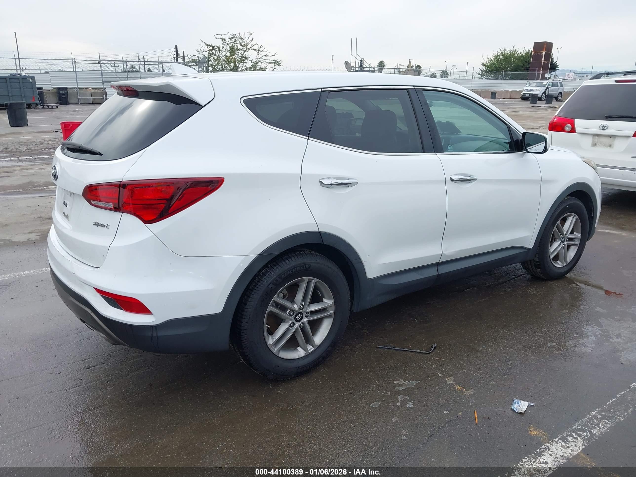 HYUNDAI SANTA image 4