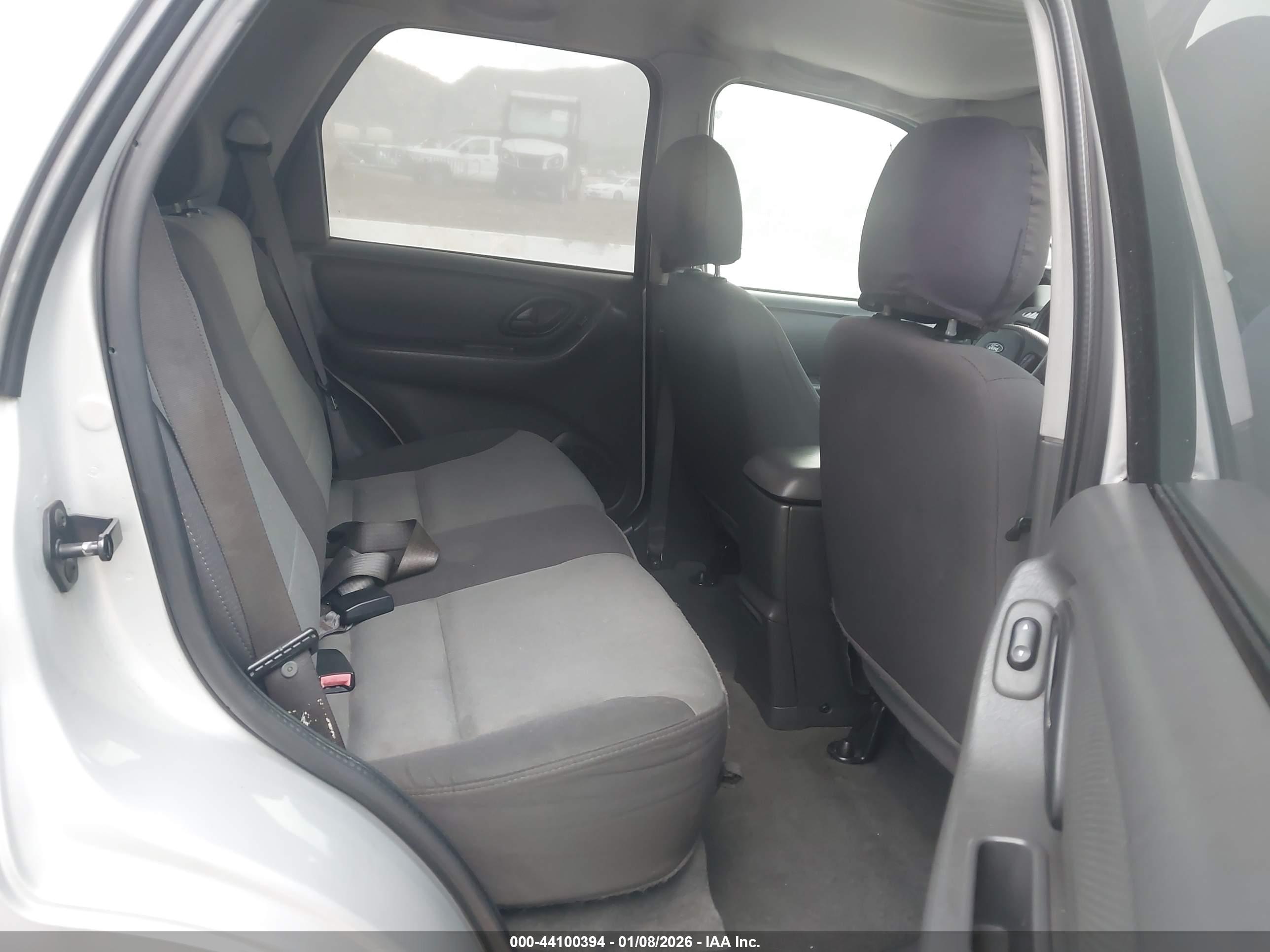 FORD ESCAPE image 8
