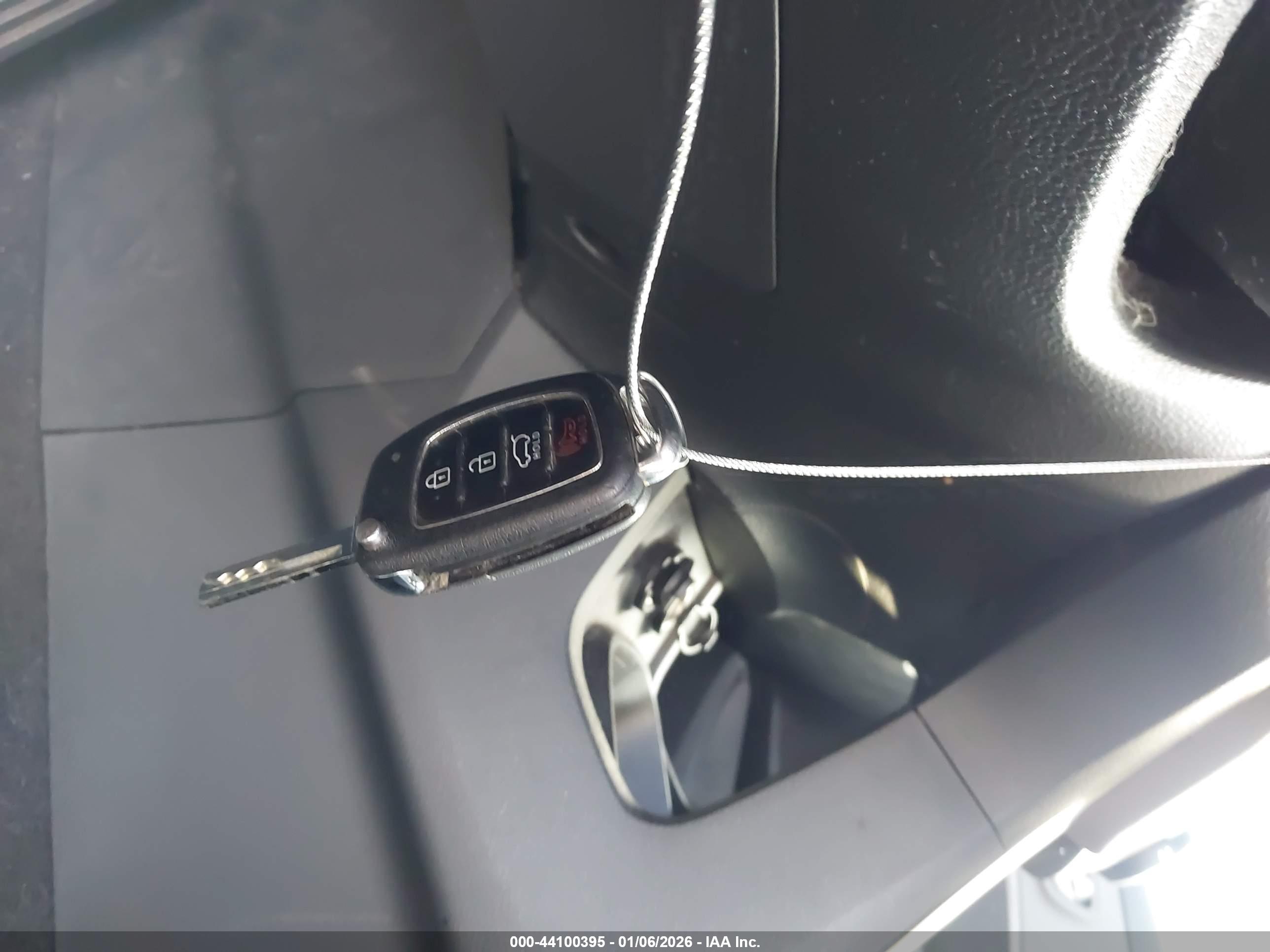 HYUNDAI SANTA image 11